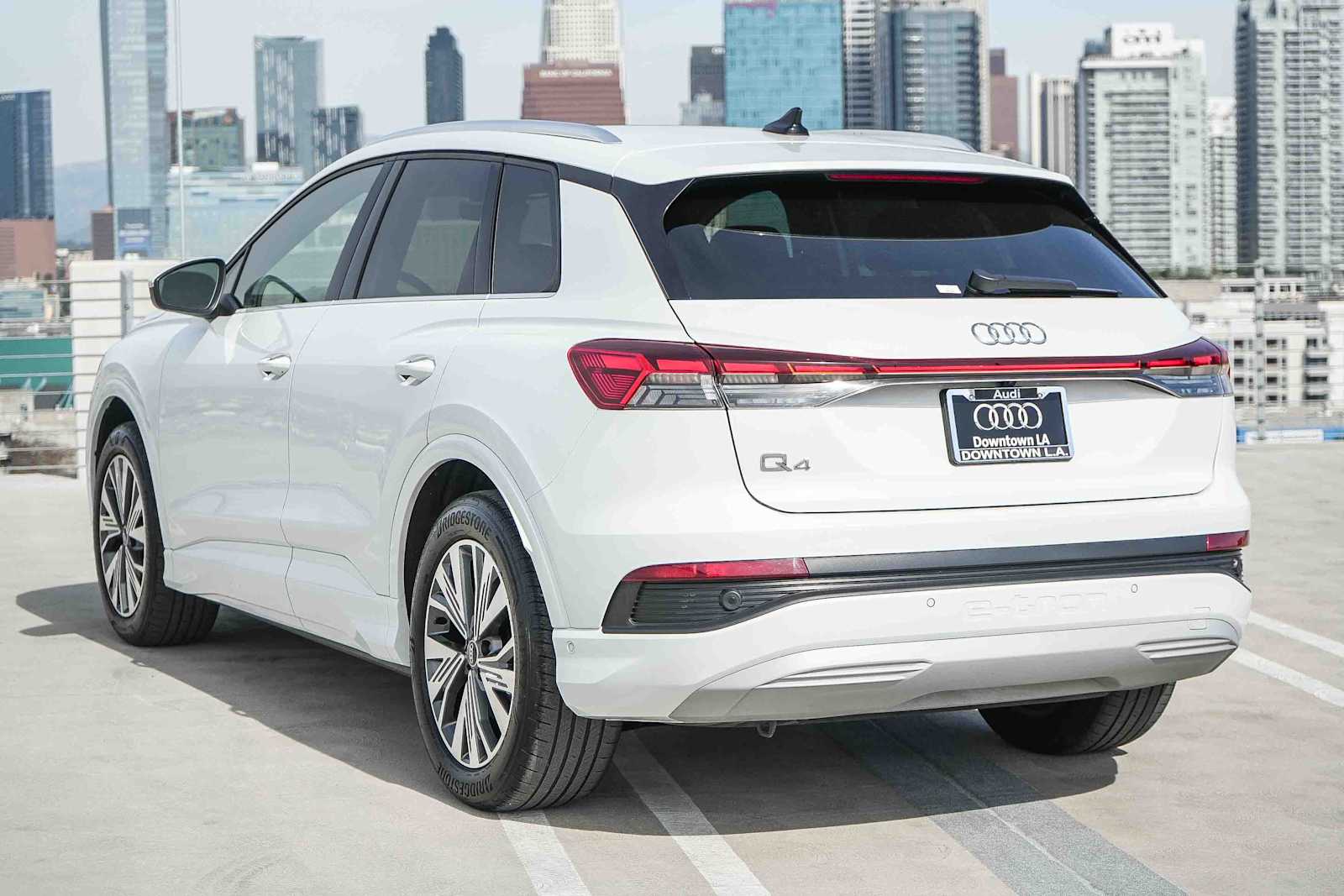 Thumbnail: 2023 Audi Q4 e-tron - 9