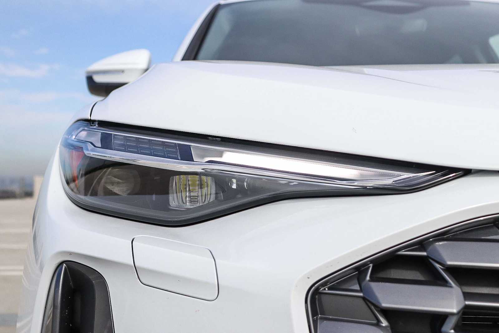 Thumbnail: 2025 Audi Q5 - 9