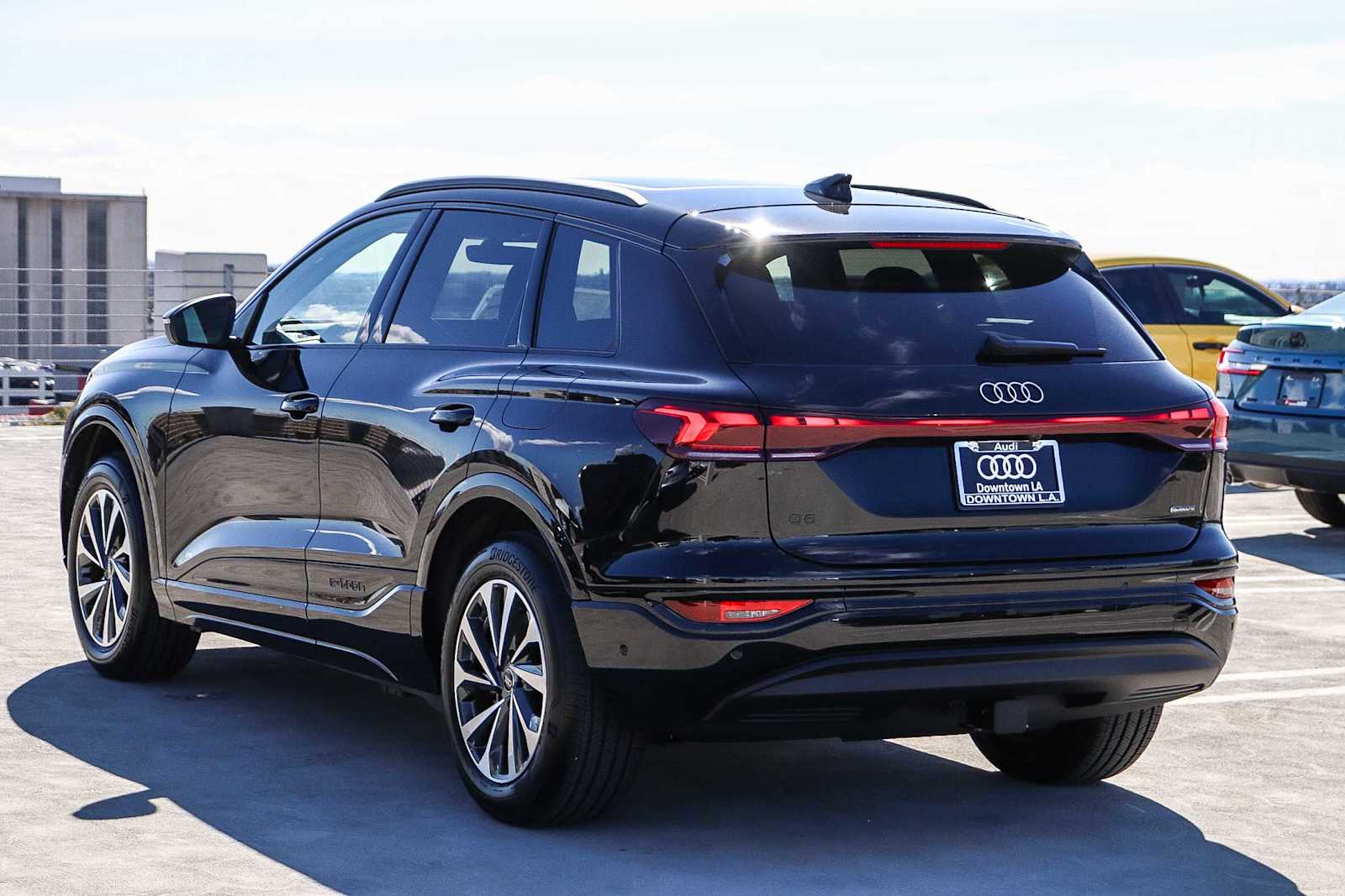 Thumbnail: 2025 Audi Q6 e-tron - 6