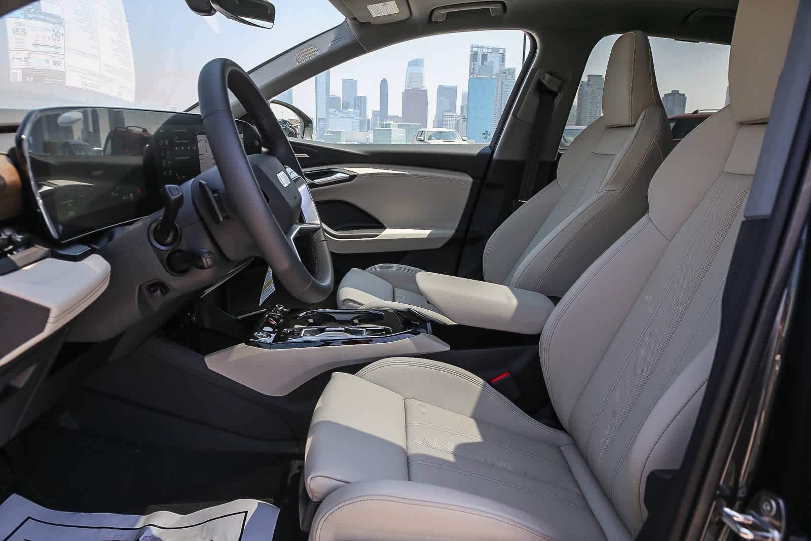 Thumbnail: 2025 Audi Q6 e-tron - 17