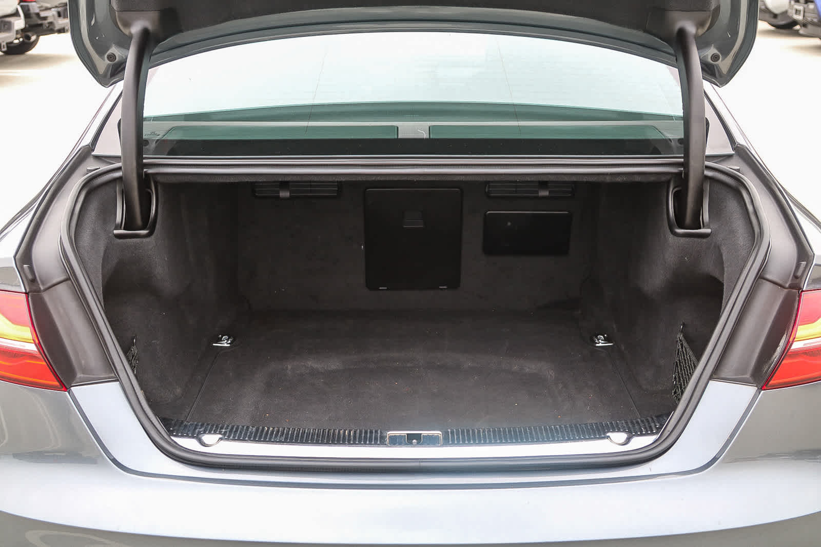 Thumbnail: 2017 Audi A8 - 28