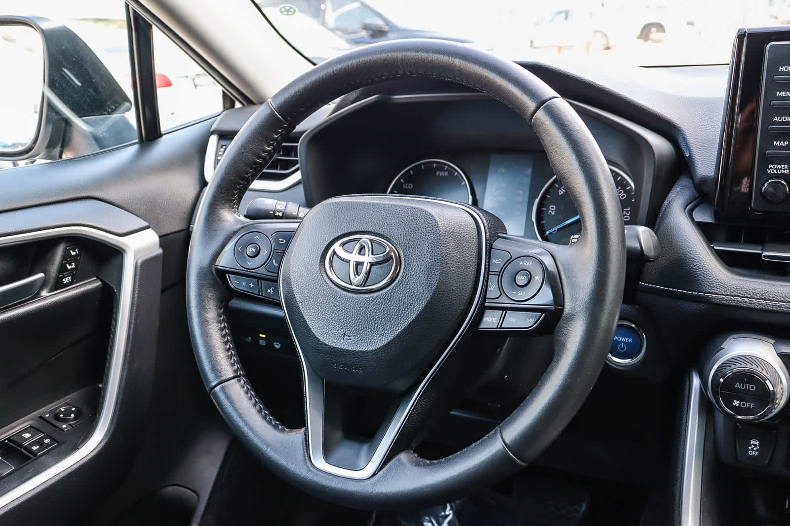 Thumbnail: 2021 Toyota RAV4 - 21