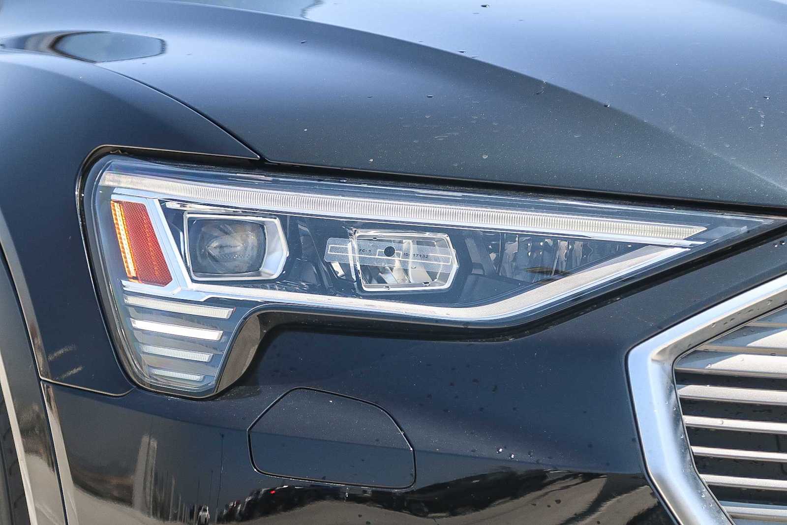 Thumbnail: 2022 Audi e-tron - 4