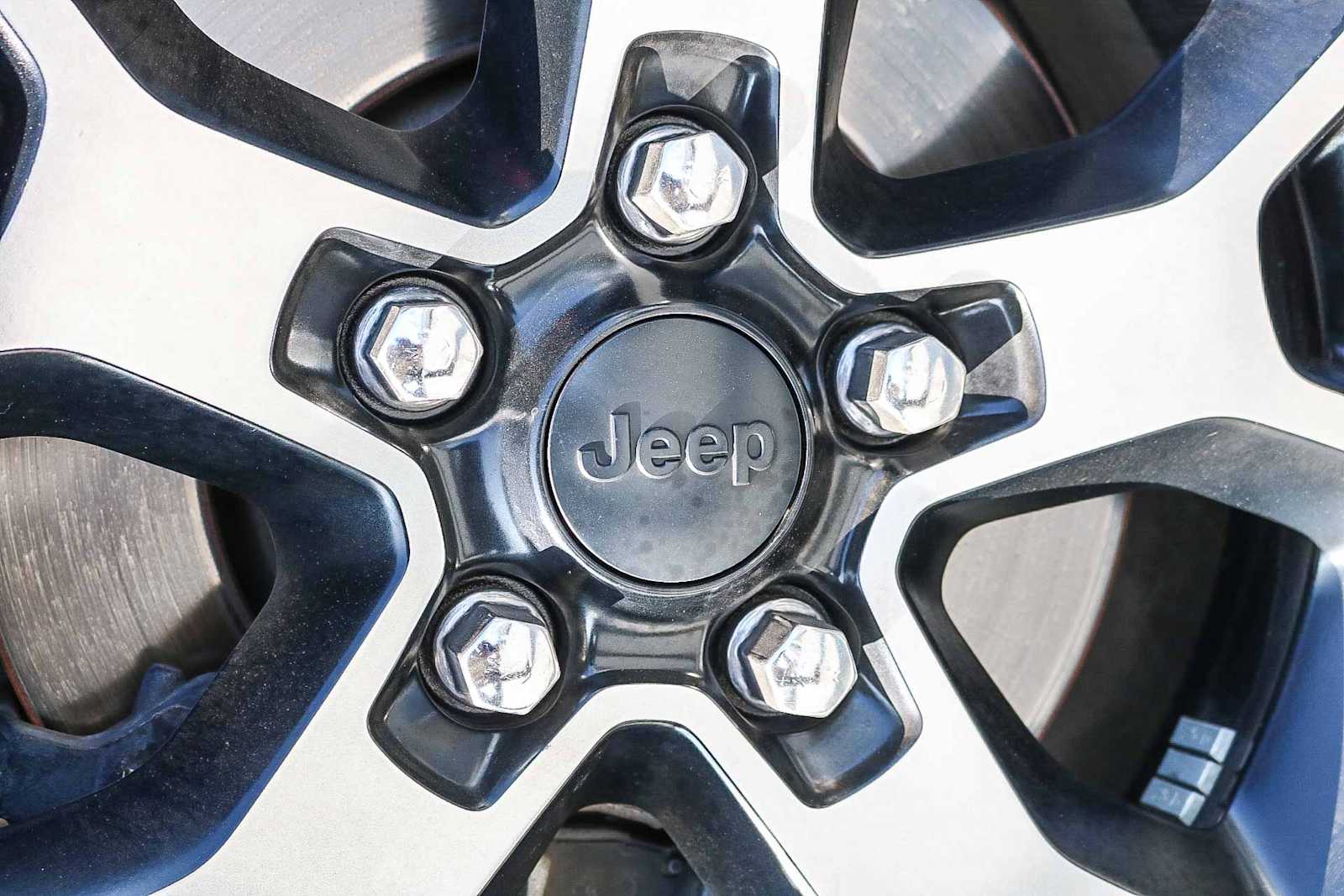 Thumbnail: 2018 Jeep Wrangler - 17