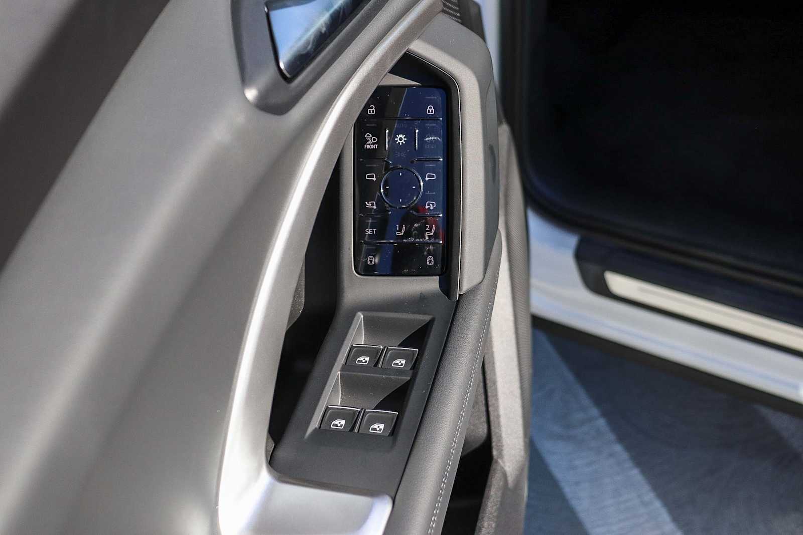 Thumbnail: 2025 Audi Q5 - 25