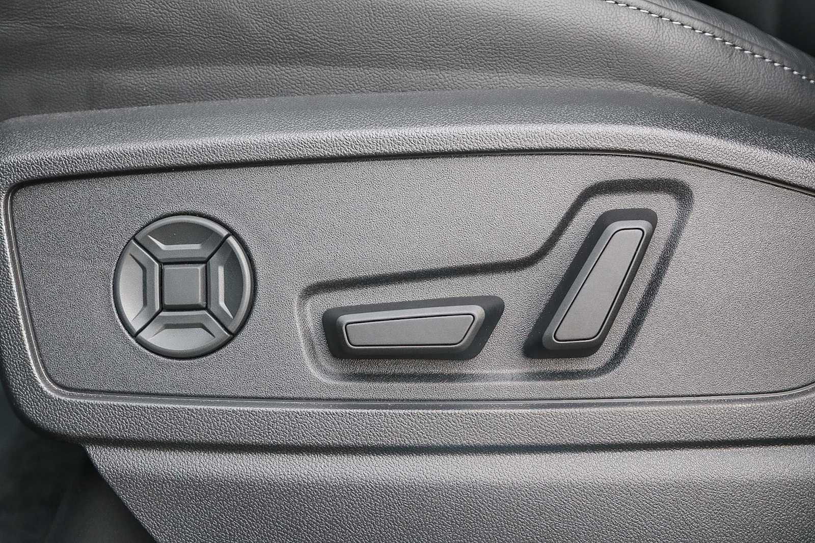 Thumbnail: 2025 Audi Q5 - 21