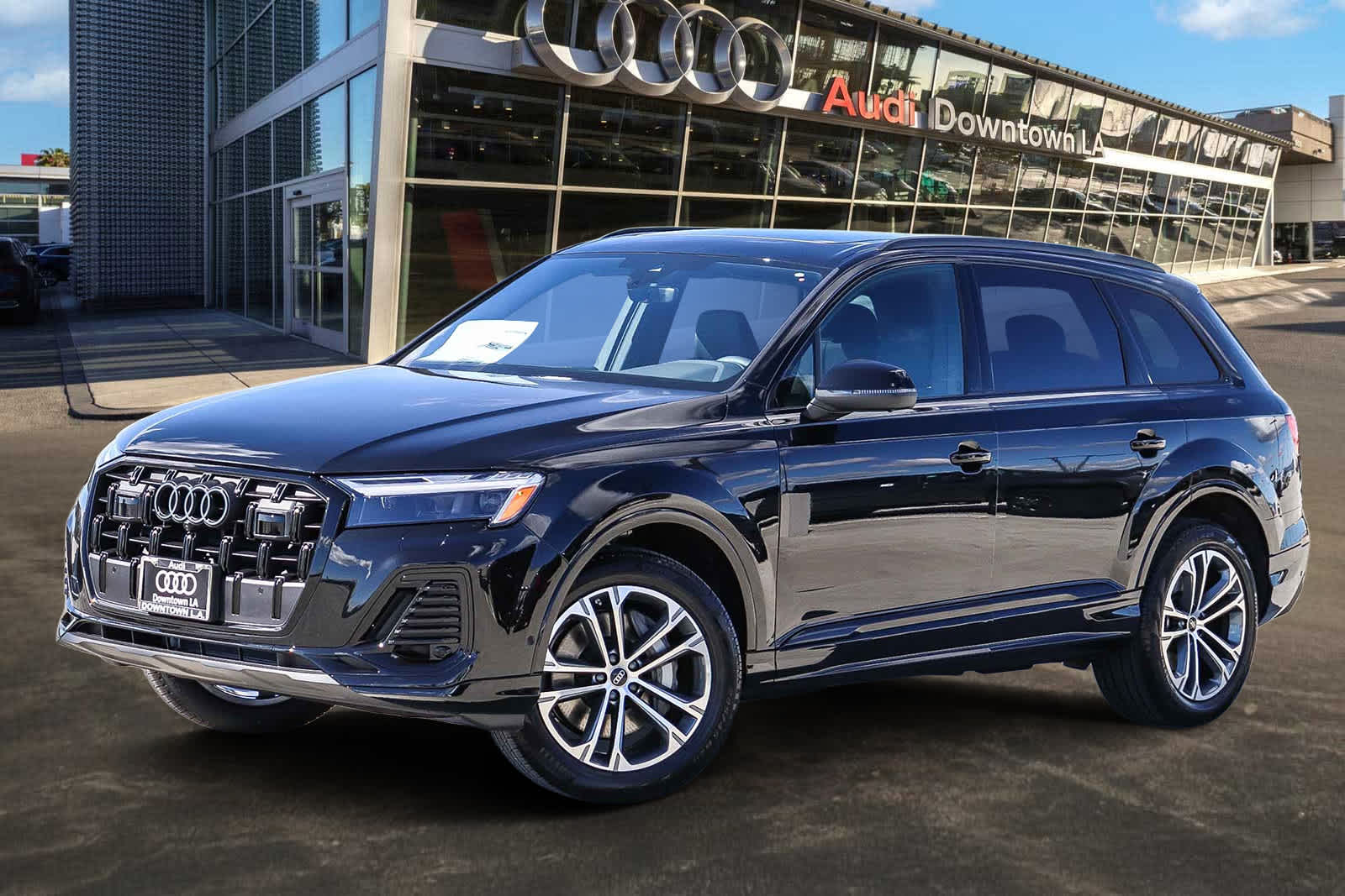 Thumbnail: 2026 Audi Q7 - 1