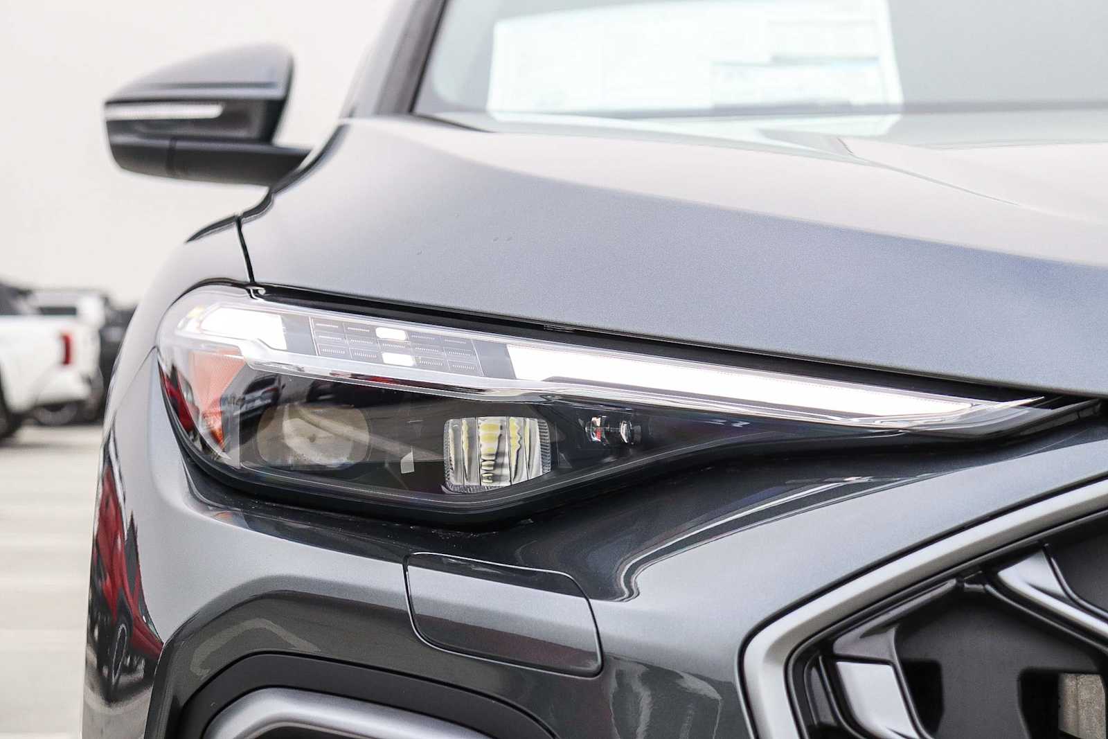 Thumbnail: 2025 Audi Q5 - 9