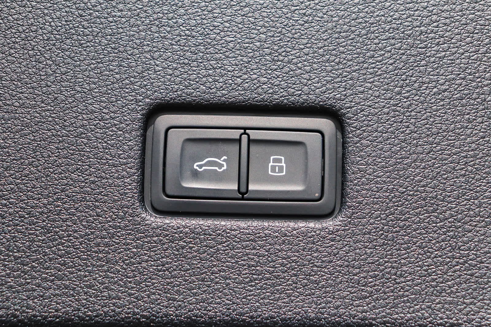 Thumbnail: 2026 Audi Q8 - 40