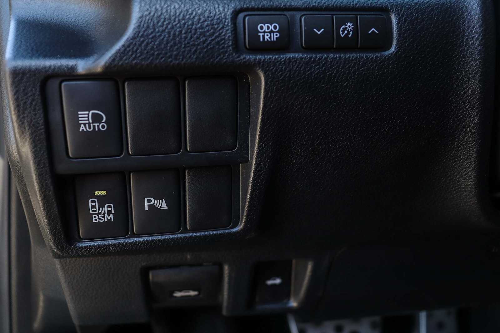 Thumbnail: 2019 Lexus IS - 32