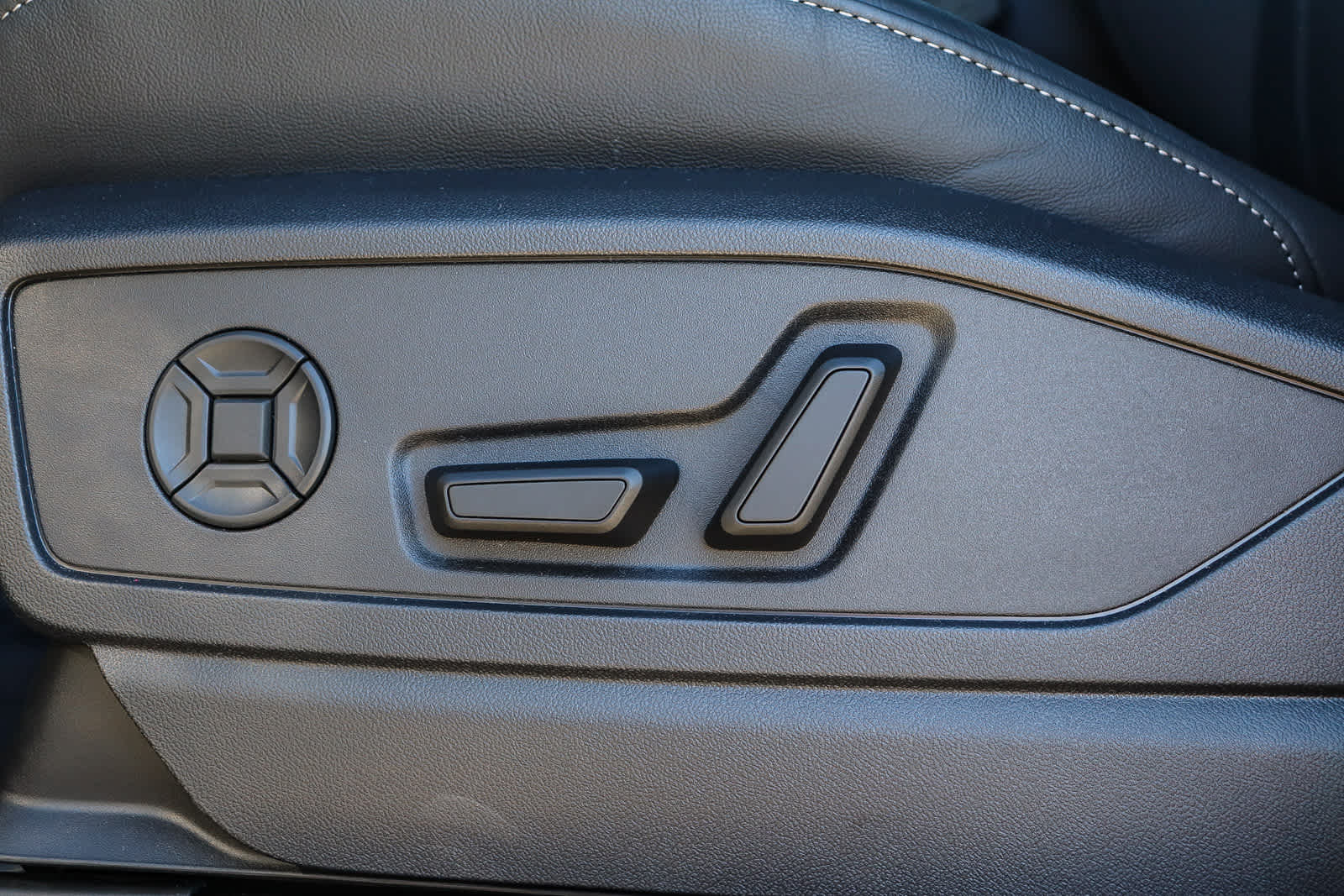 Thumbnail: 2025 Audi Q5 - 24