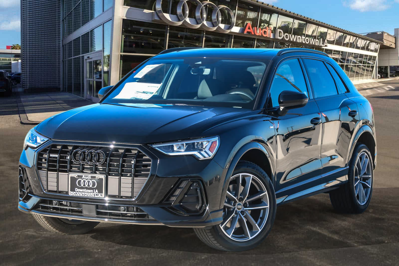 Thumbnail: 2025 Audi Q3 - 1