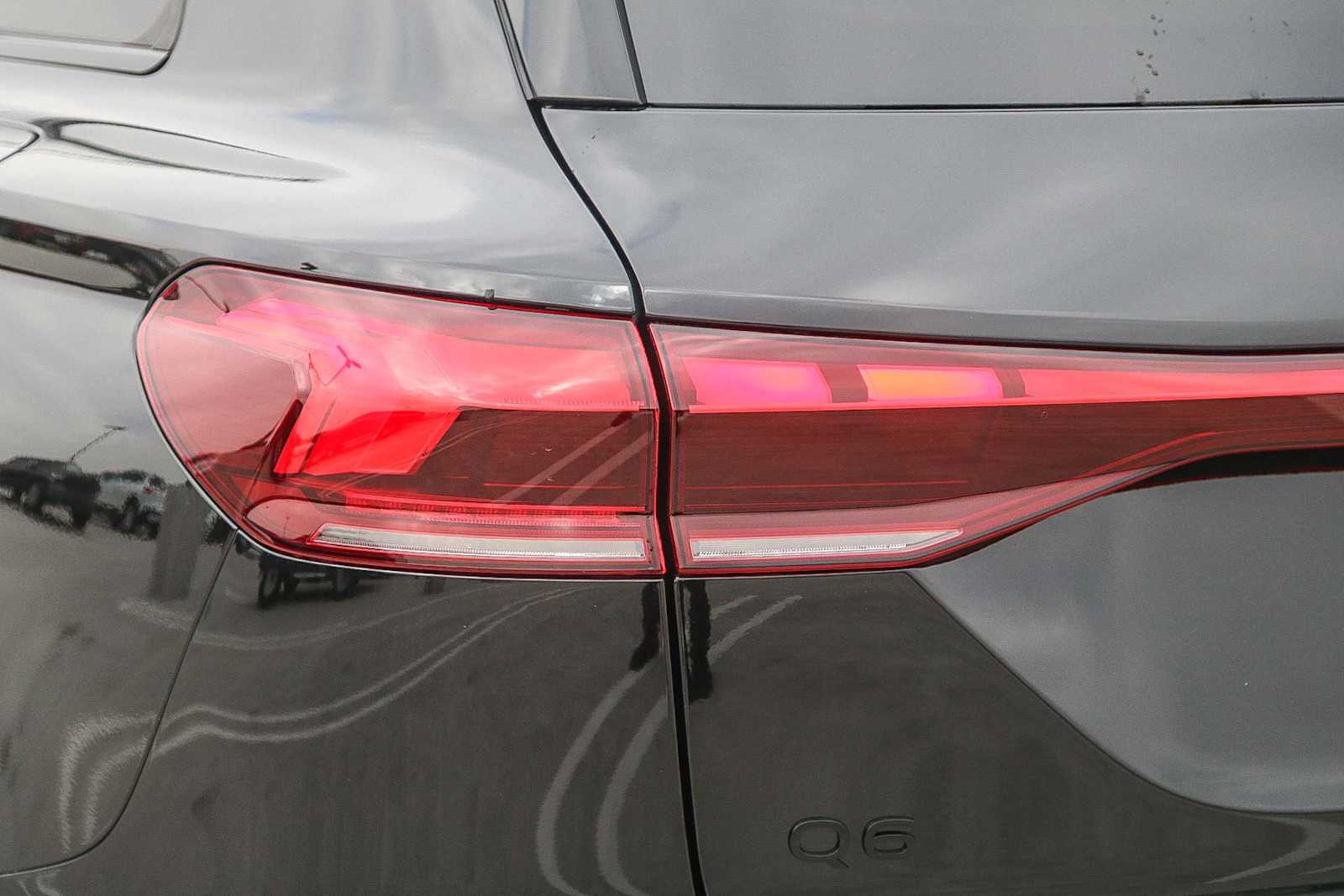 Thumbnail: 2025 Audi Q6 e-tron - 9