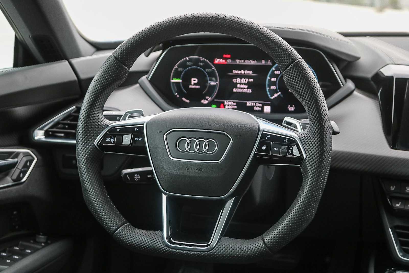 Thumbnail: 2024 Audi e-tron GT - 15