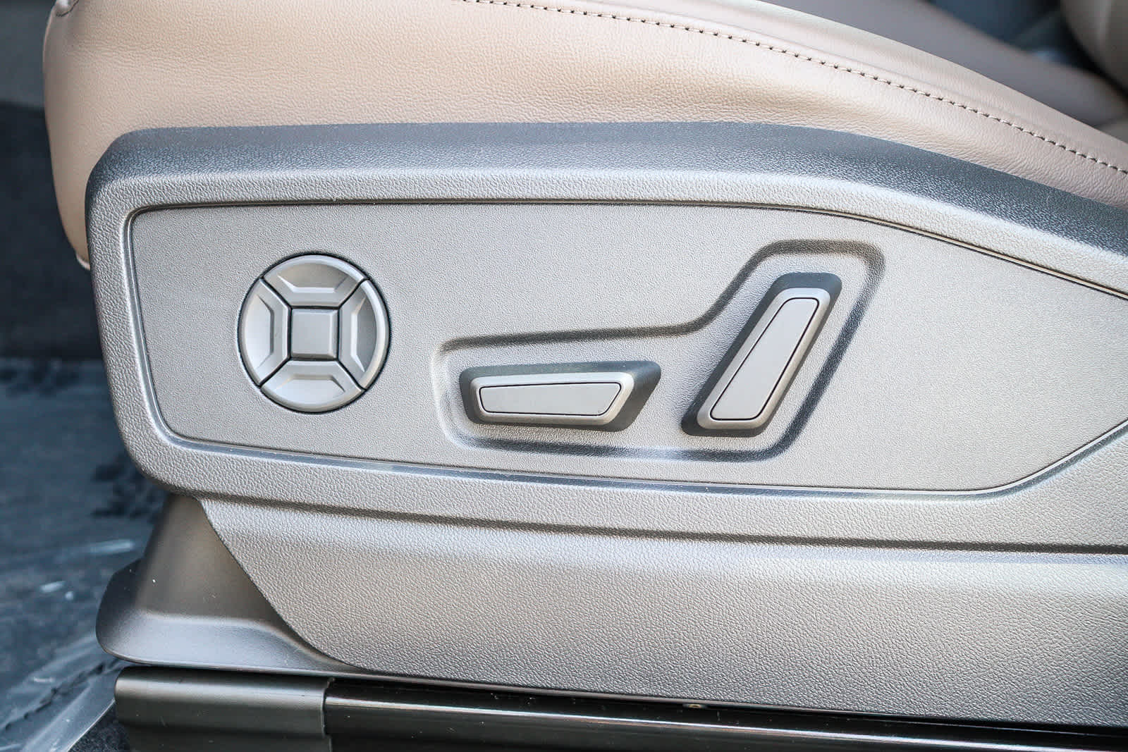 Thumbnail: 2025 Audi Q5 - 28