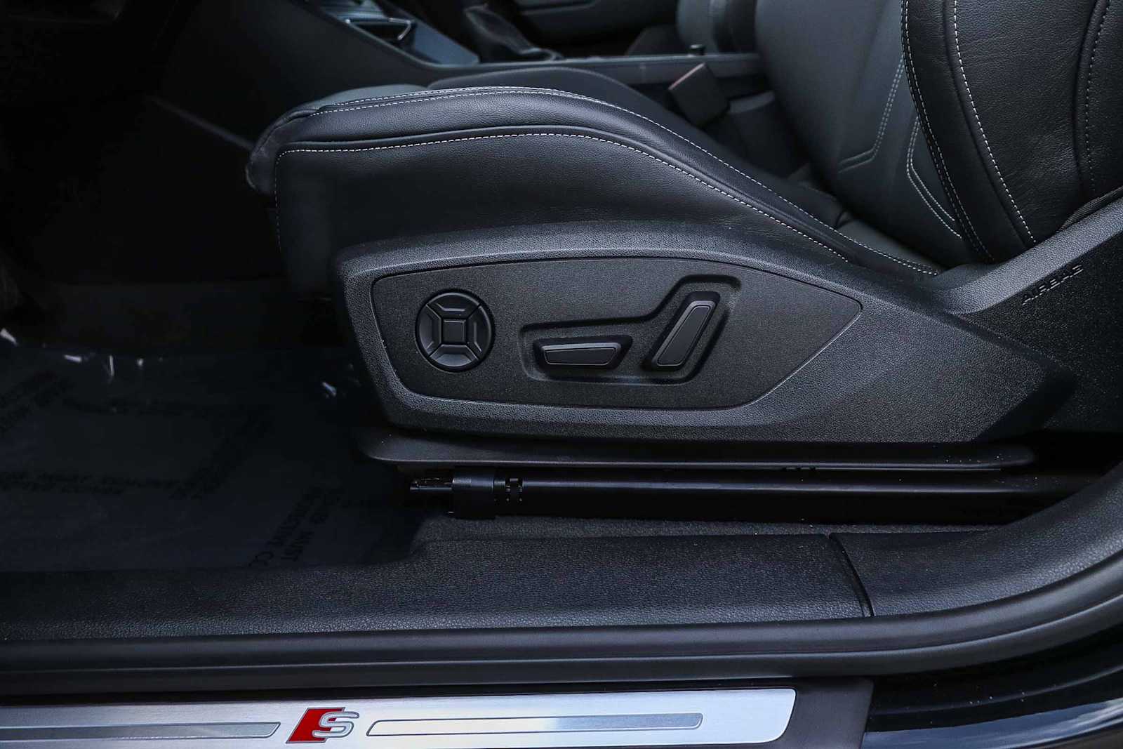Thumbnail: 2025 Audi Q3 - 26