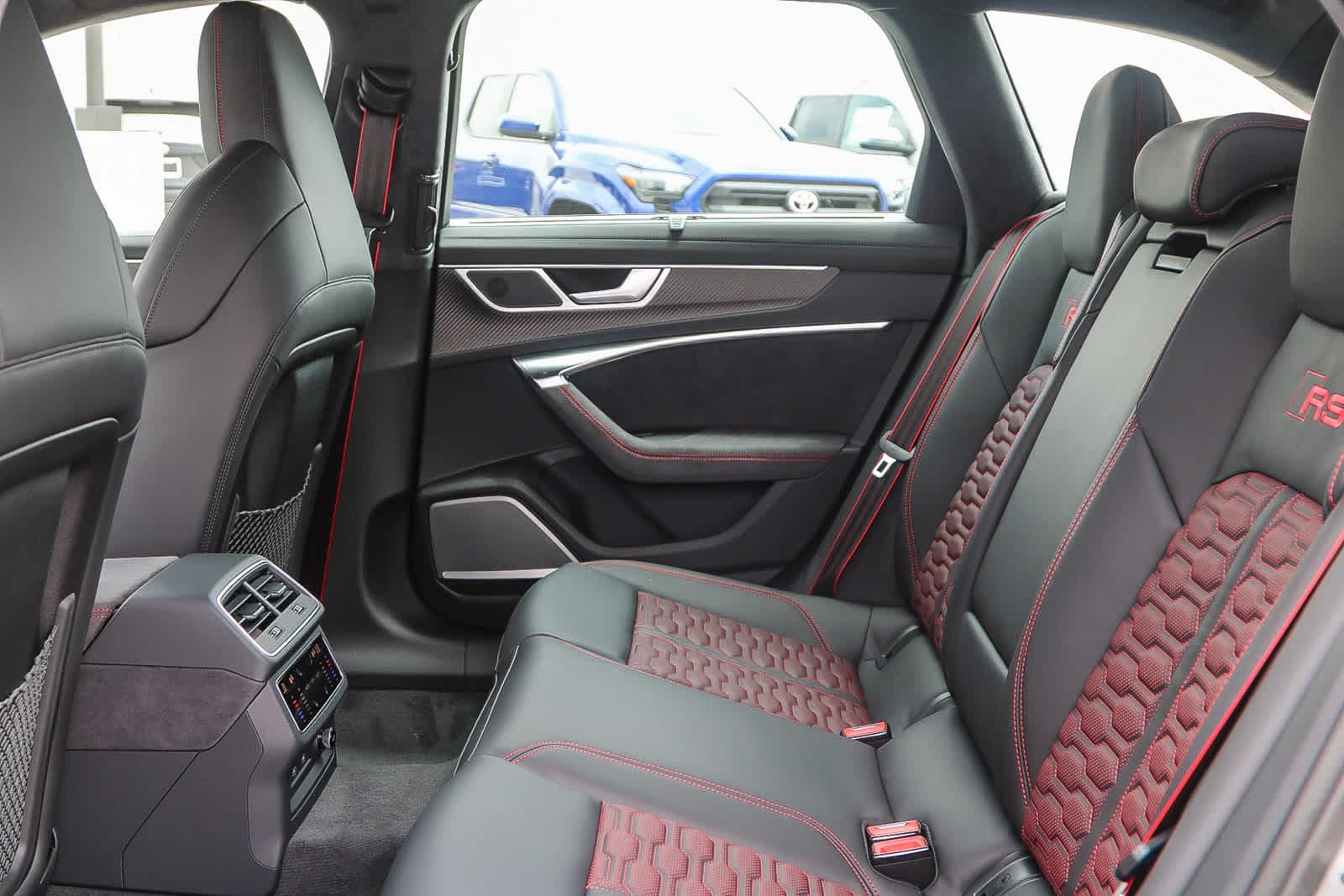 Thumbnail: 2025 Audi RS 6 - 20