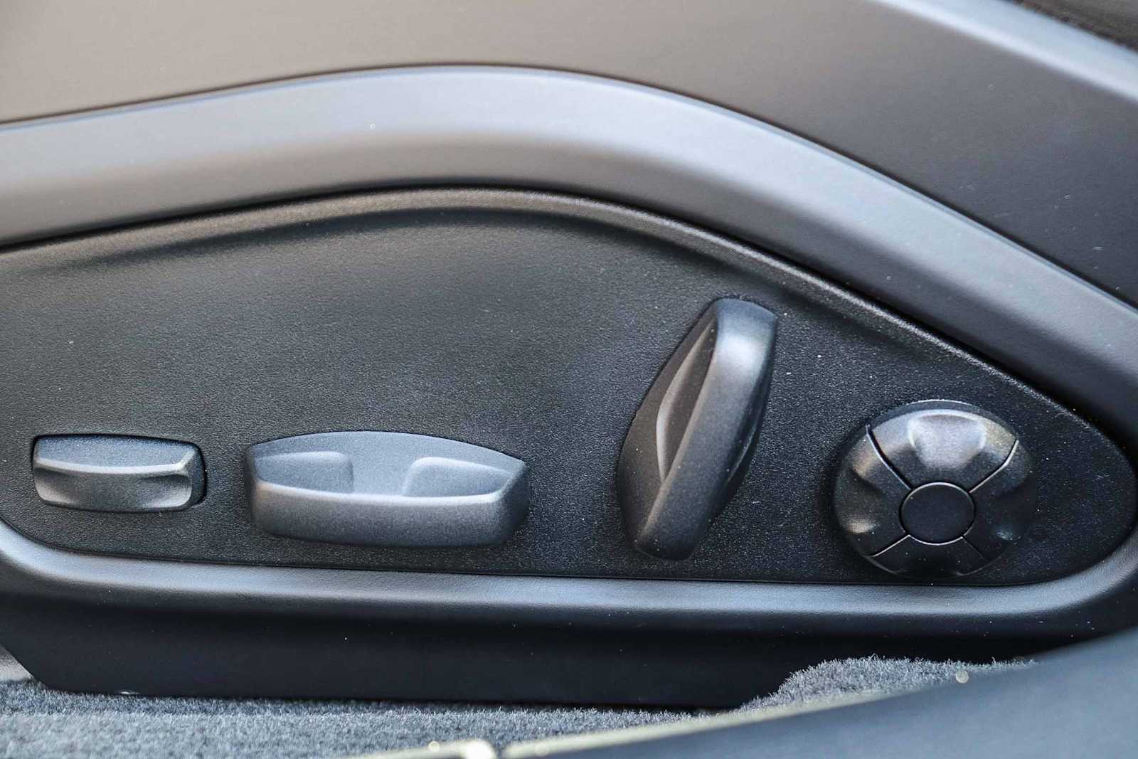 Thumbnail: 2025 Porsche Panamera - 25