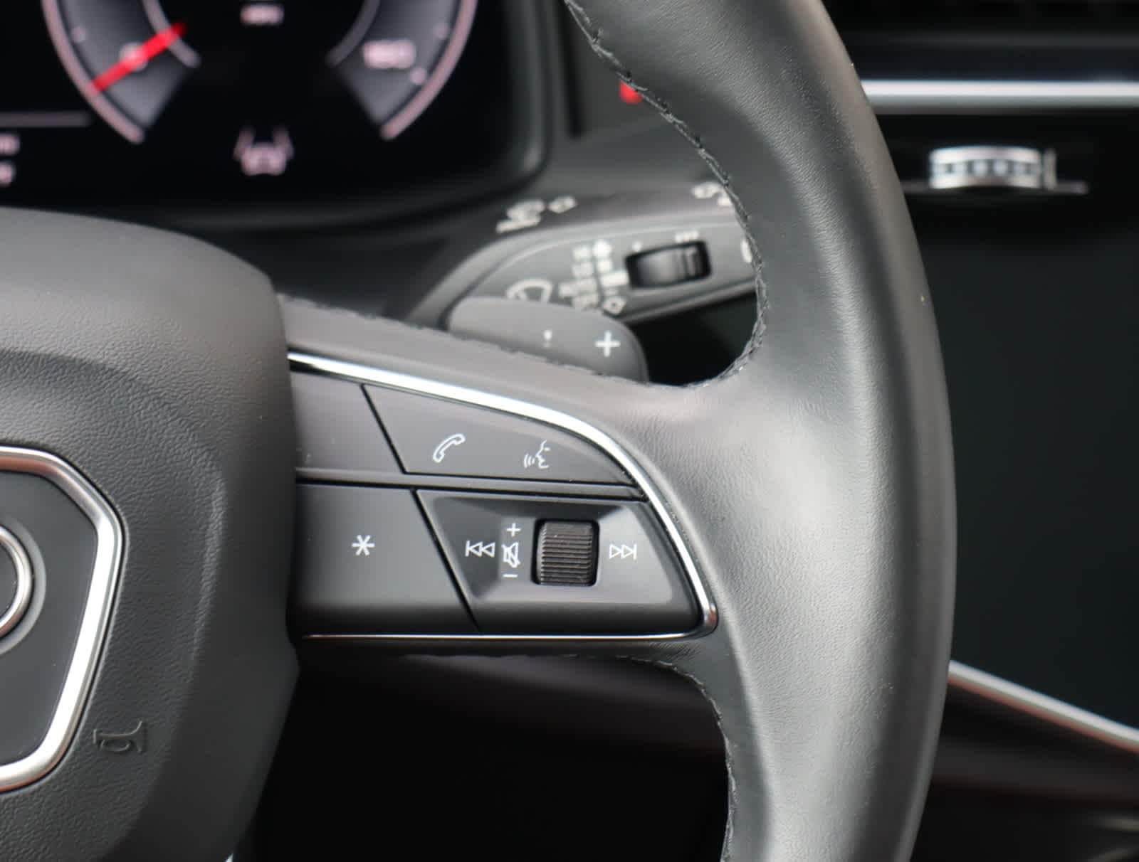 Thumbnail: 2023 Audi Q8 - 19