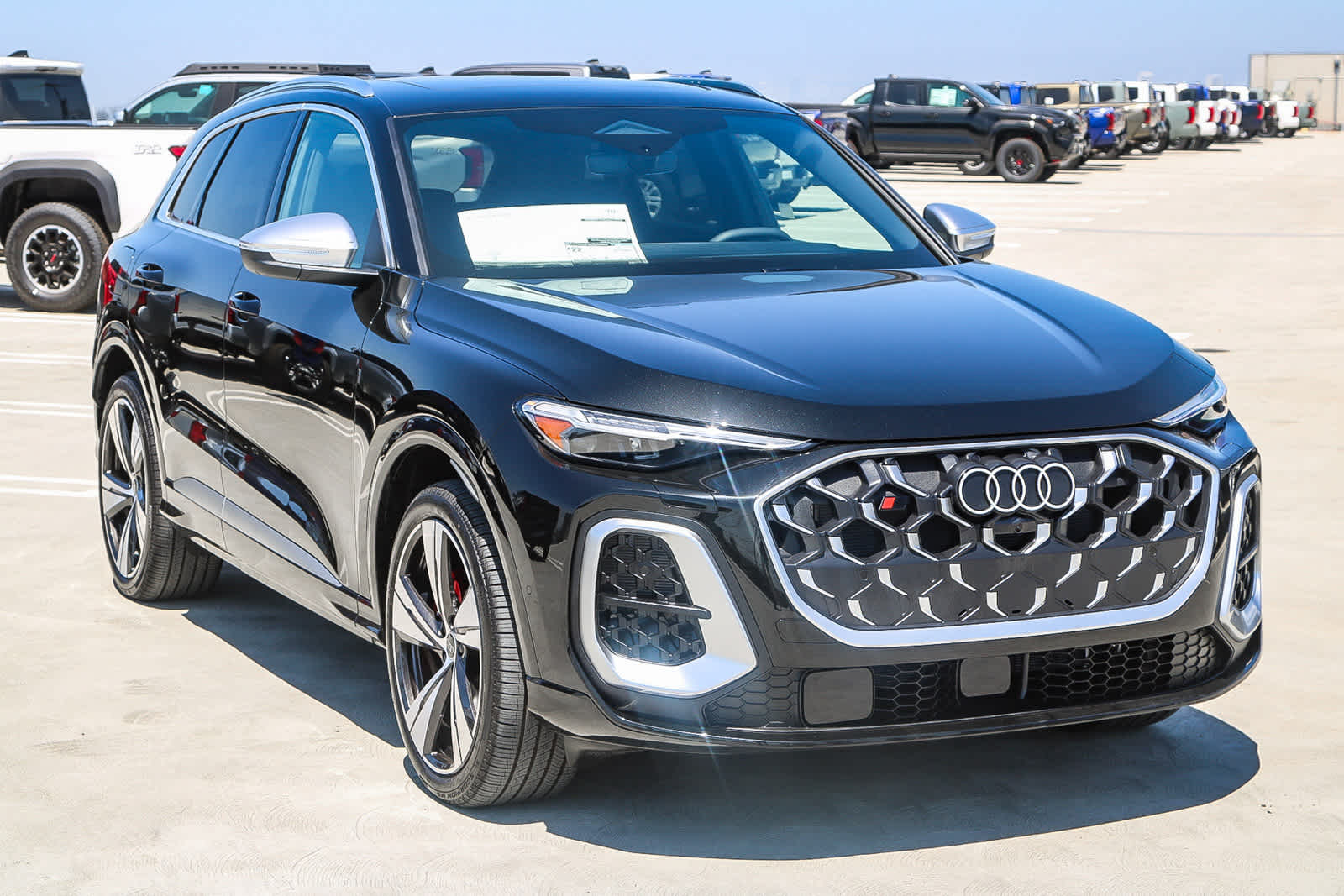 Thumbnail: 2025 Audi SQ5 - 3