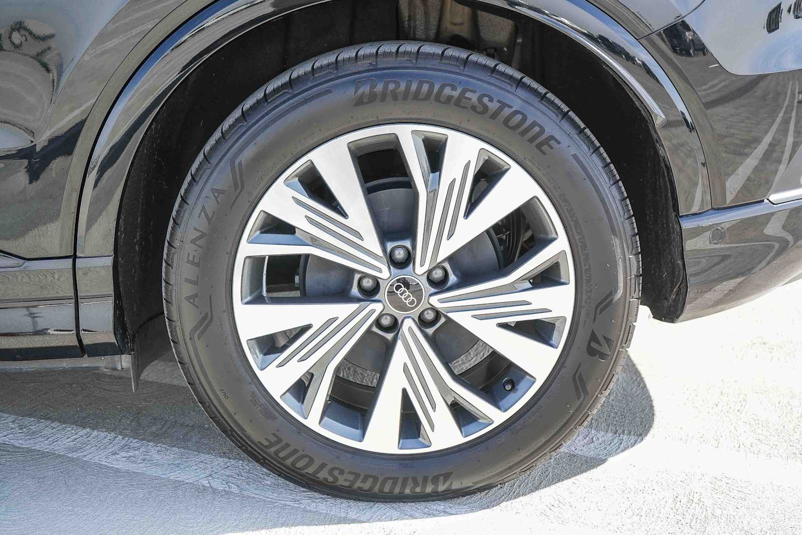 Thumbnail: 2023 Audi Q4 e-tron - 13