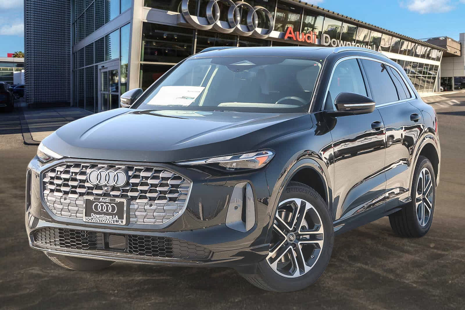 Thumbnail: 2025 Audi Q5 - 1