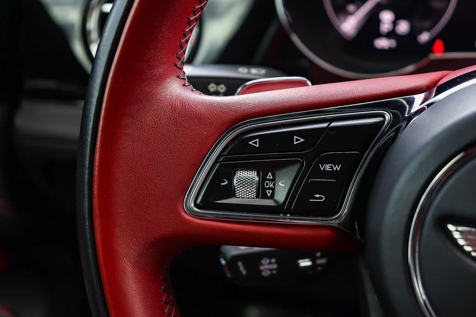 Thumbnail: 2021 Bentley Bentayga - 21