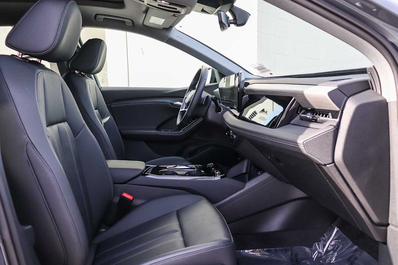 Thumbnail: 2025 Audi Q6 e-tron - 21