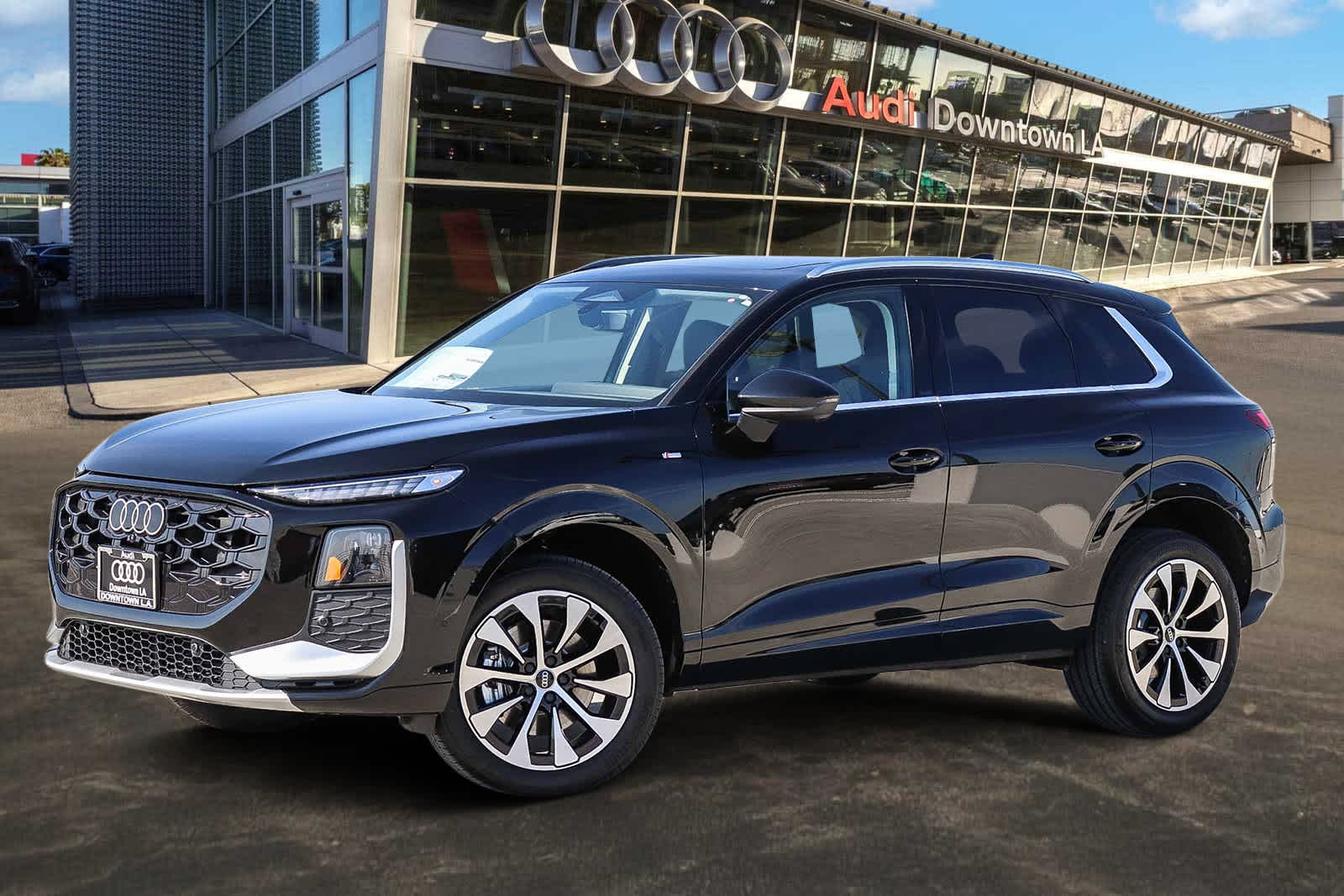 Thumbnail: 2026 Audi Q3 - 1