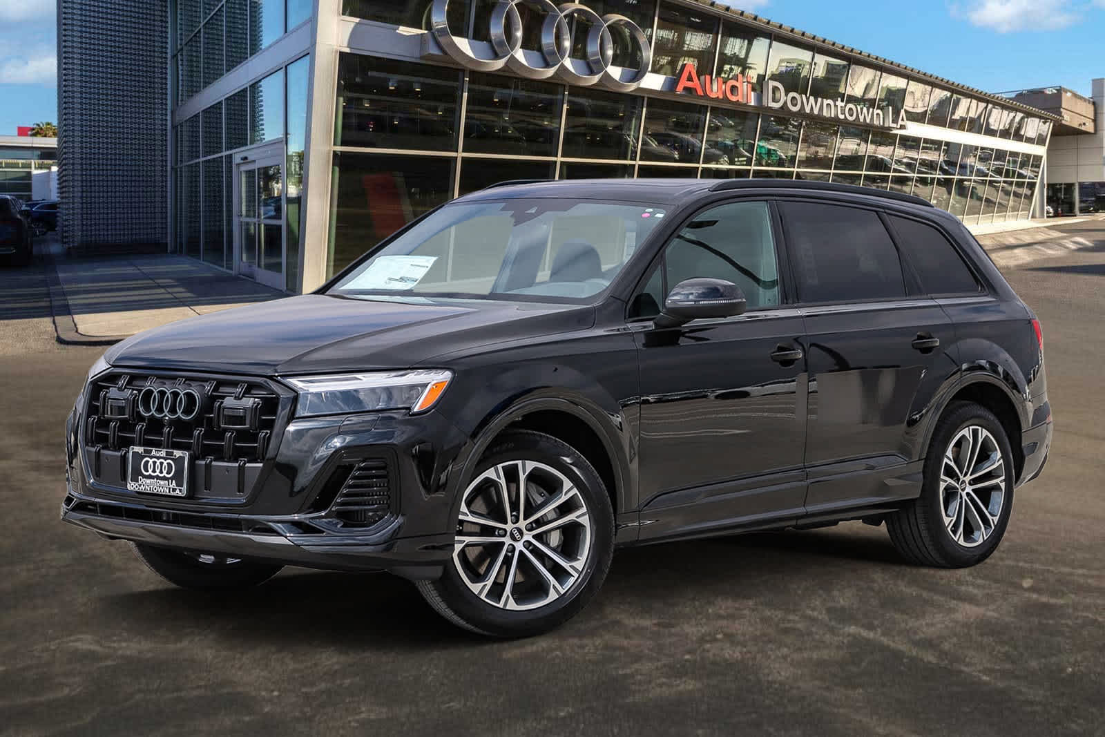 Thumbnail: 2026 Audi Q7 - 1