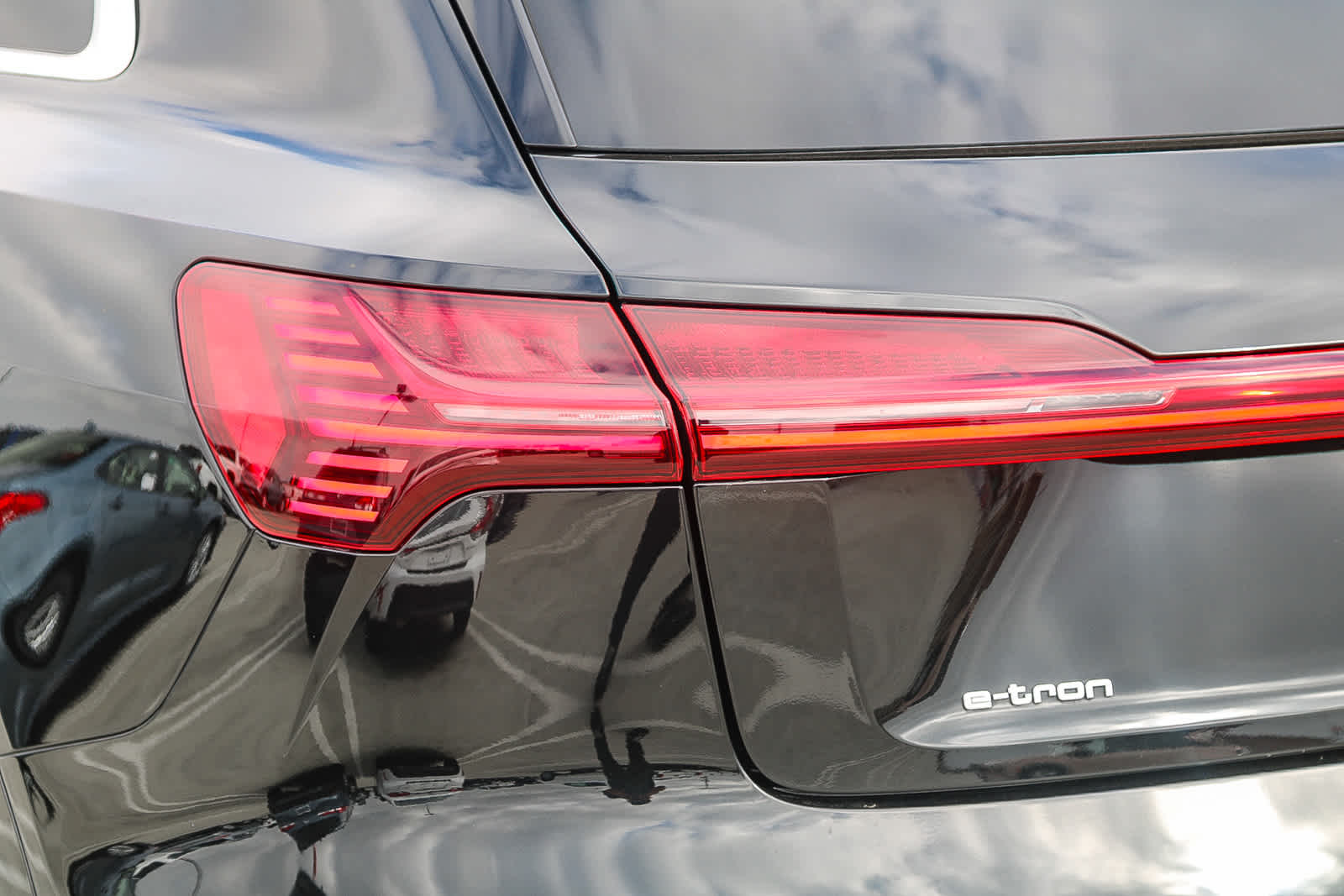 Thumbnail: 2022 Audi e-tron - 9