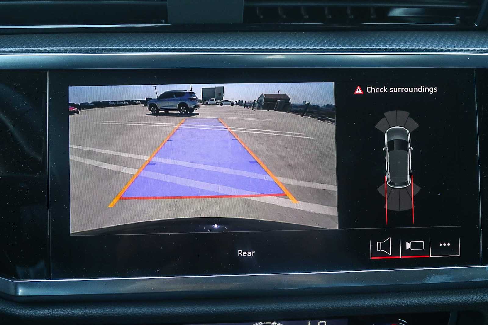 Thumbnail: 2025 Audi Q3 - 23