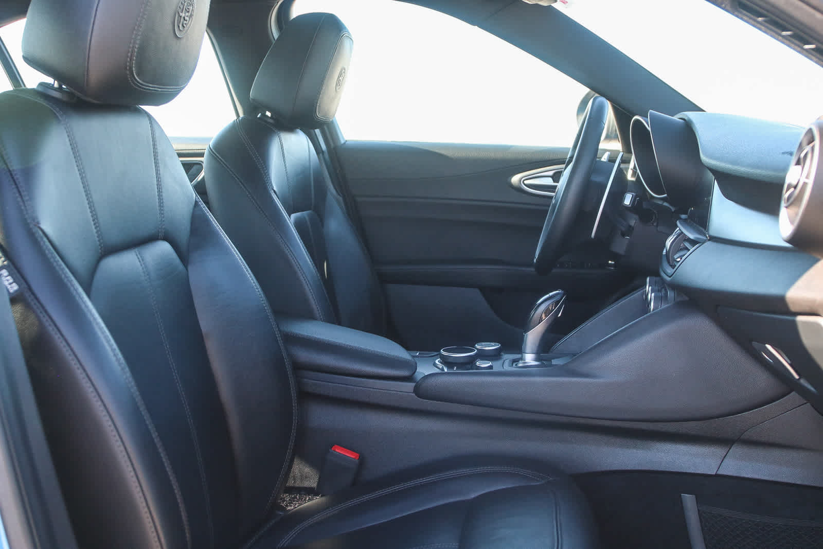 Thumbnail: 2019 Alfa Romeo Giulia - 23