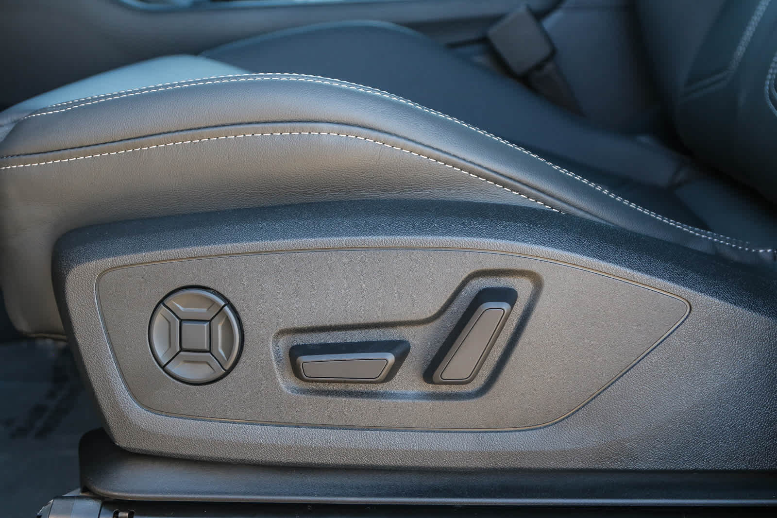 Thumbnail: 2025 Audi Q3 - 32