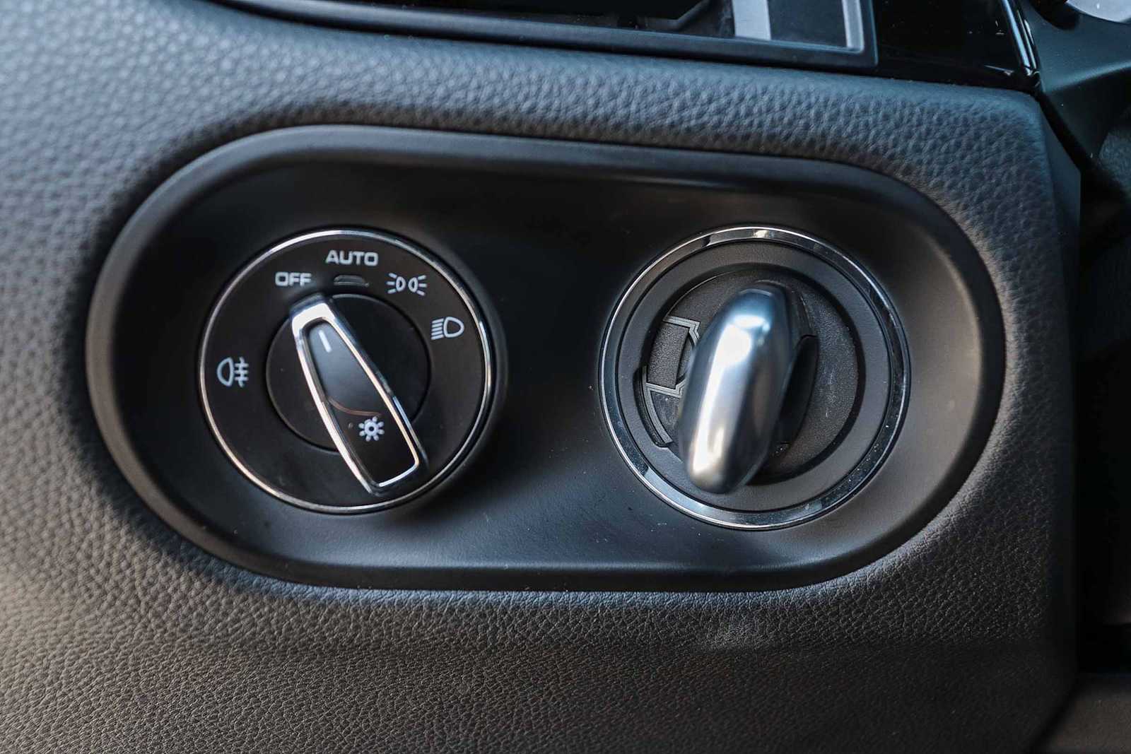 Thumbnail: 2023 Porsche Macan - 28