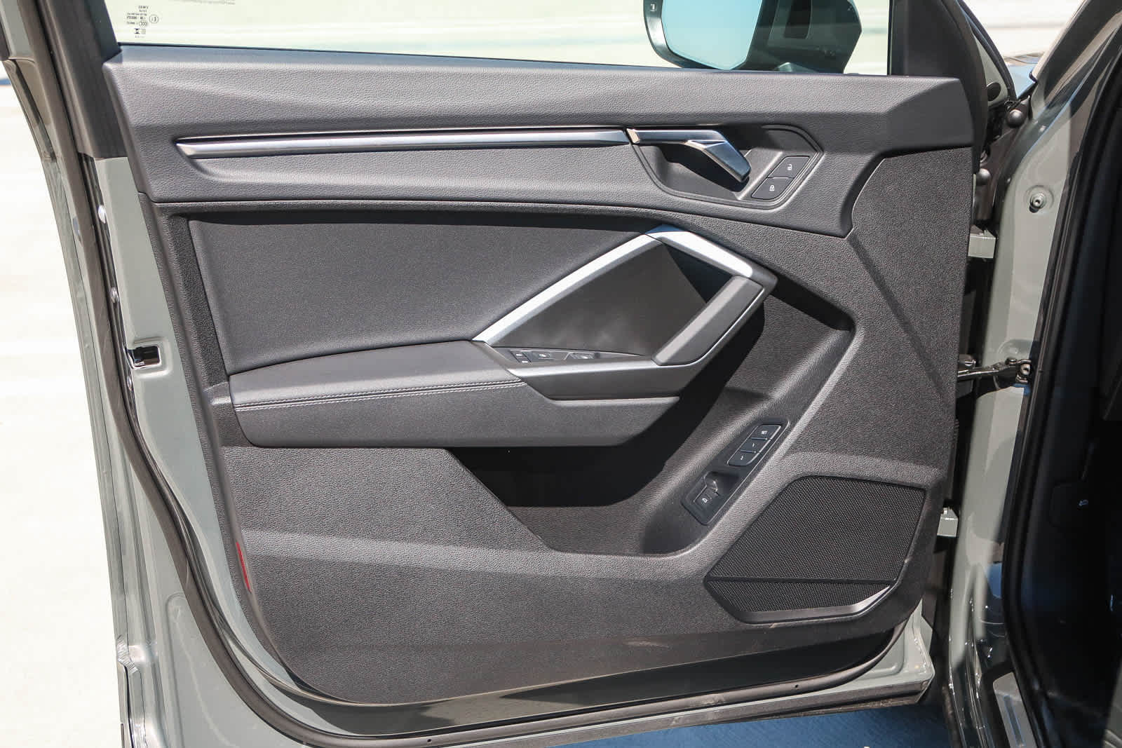 Thumbnail: 2025 Audi Q3 - 33