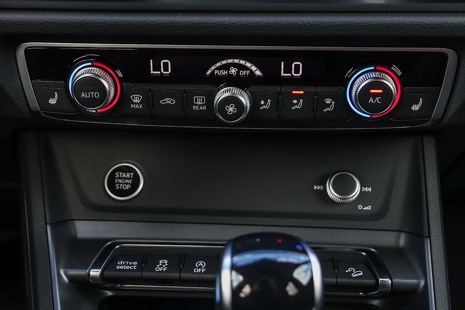 Thumbnail: 2025 Audi Q3 - 17