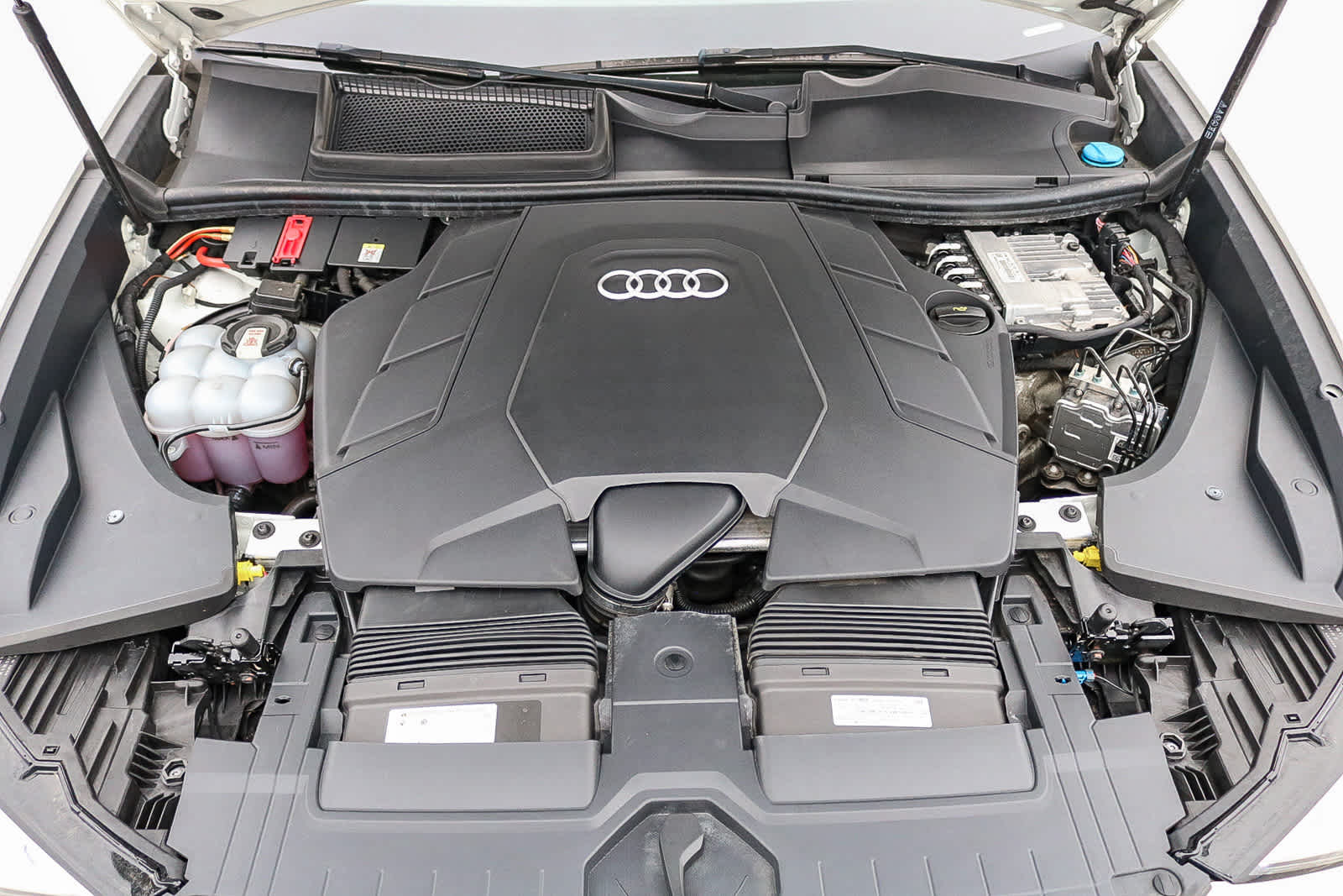 Thumbnail: 2023 Audi Q8 - 44