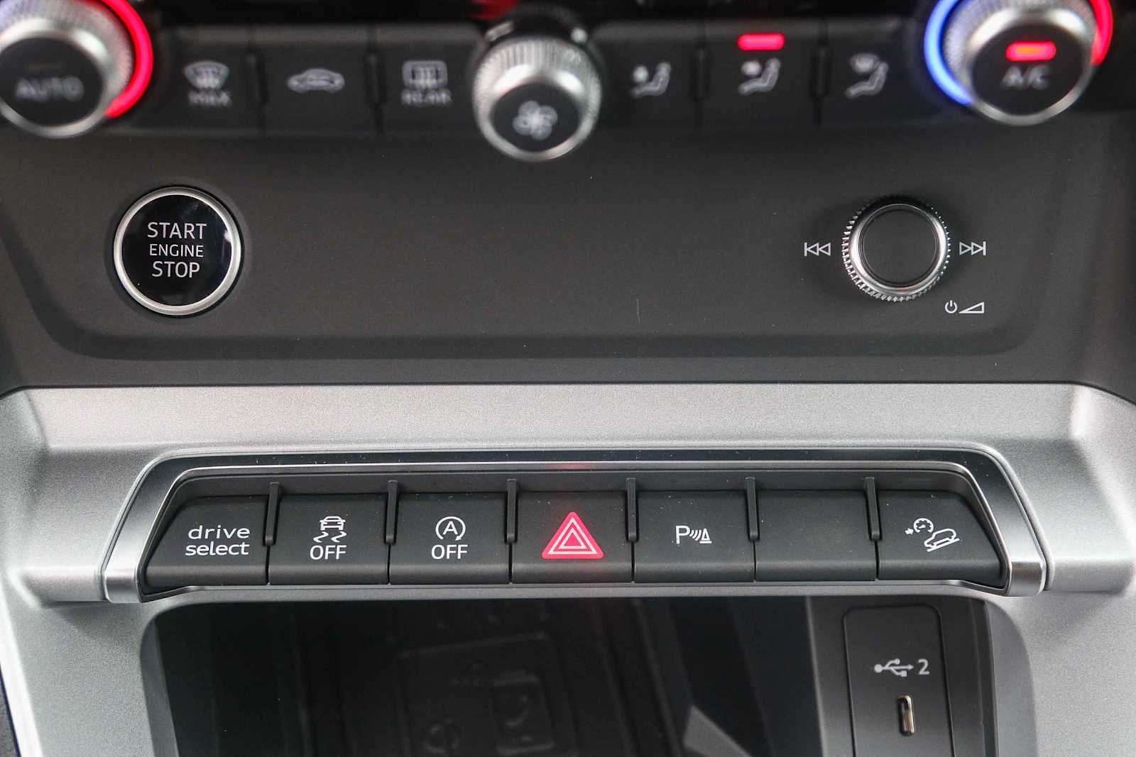 Thumbnail: 2025 Audi Q3 - 29