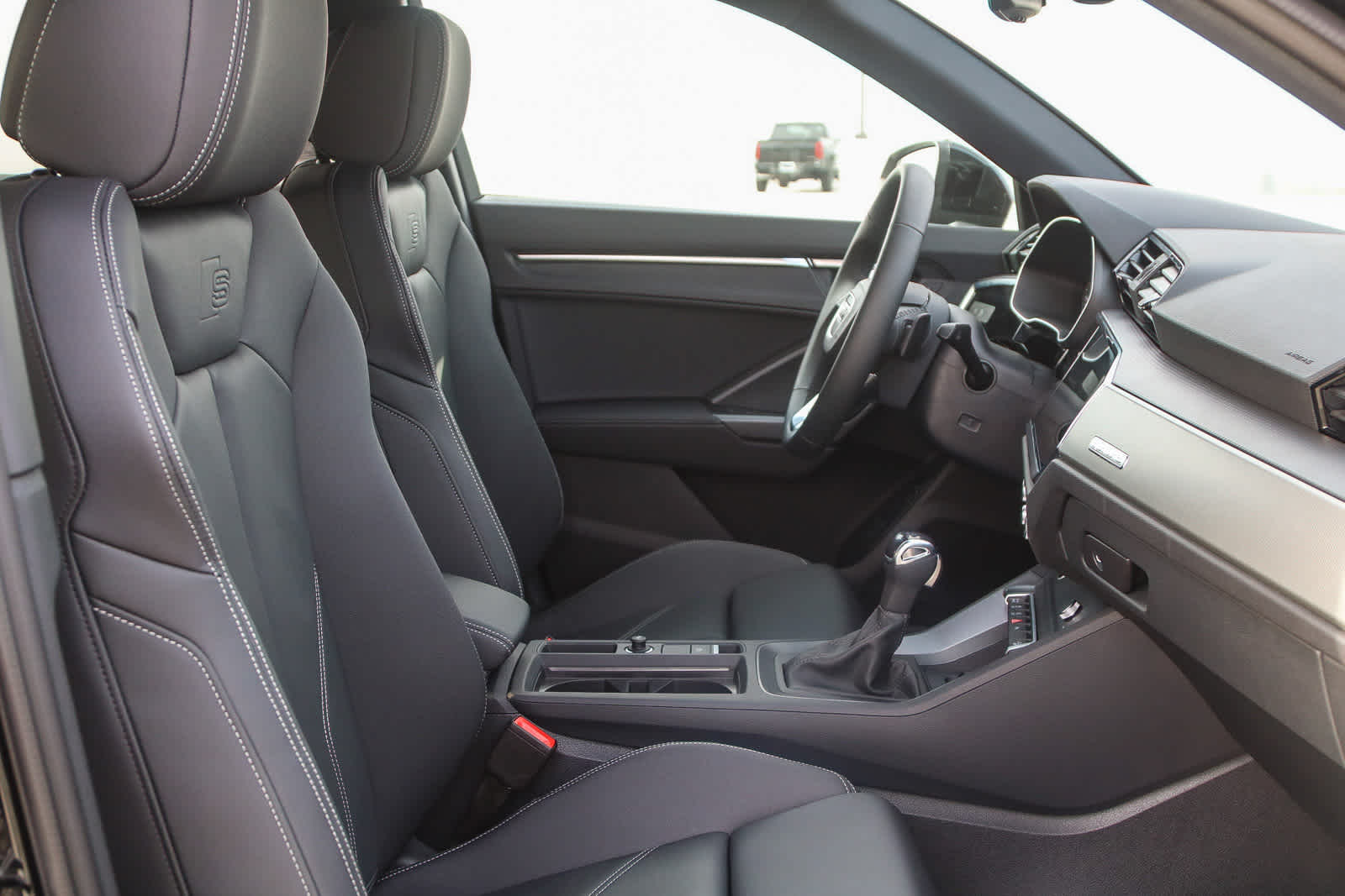 Thumbnail: 2025 Audi Q3 - 25