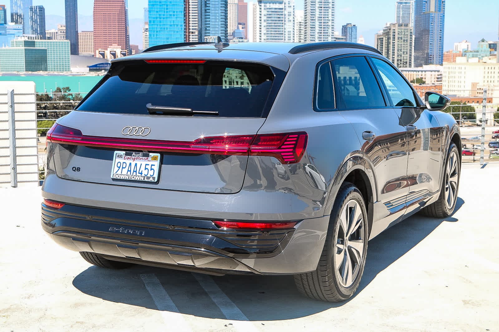Thumbnail: 2024 Audi Q8 e-tron - 6
