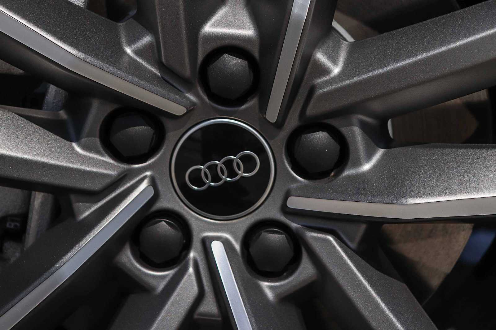 Thumbnail: 2025 Audi Q3 - 15