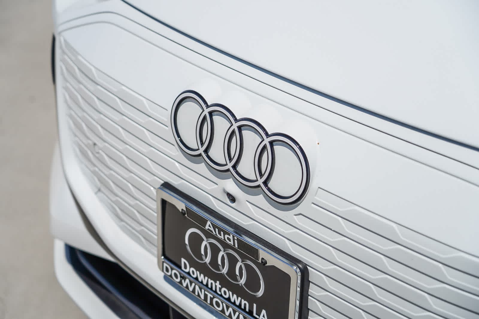 Thumbnail: 2025 Audi Q6 e-tron - 3