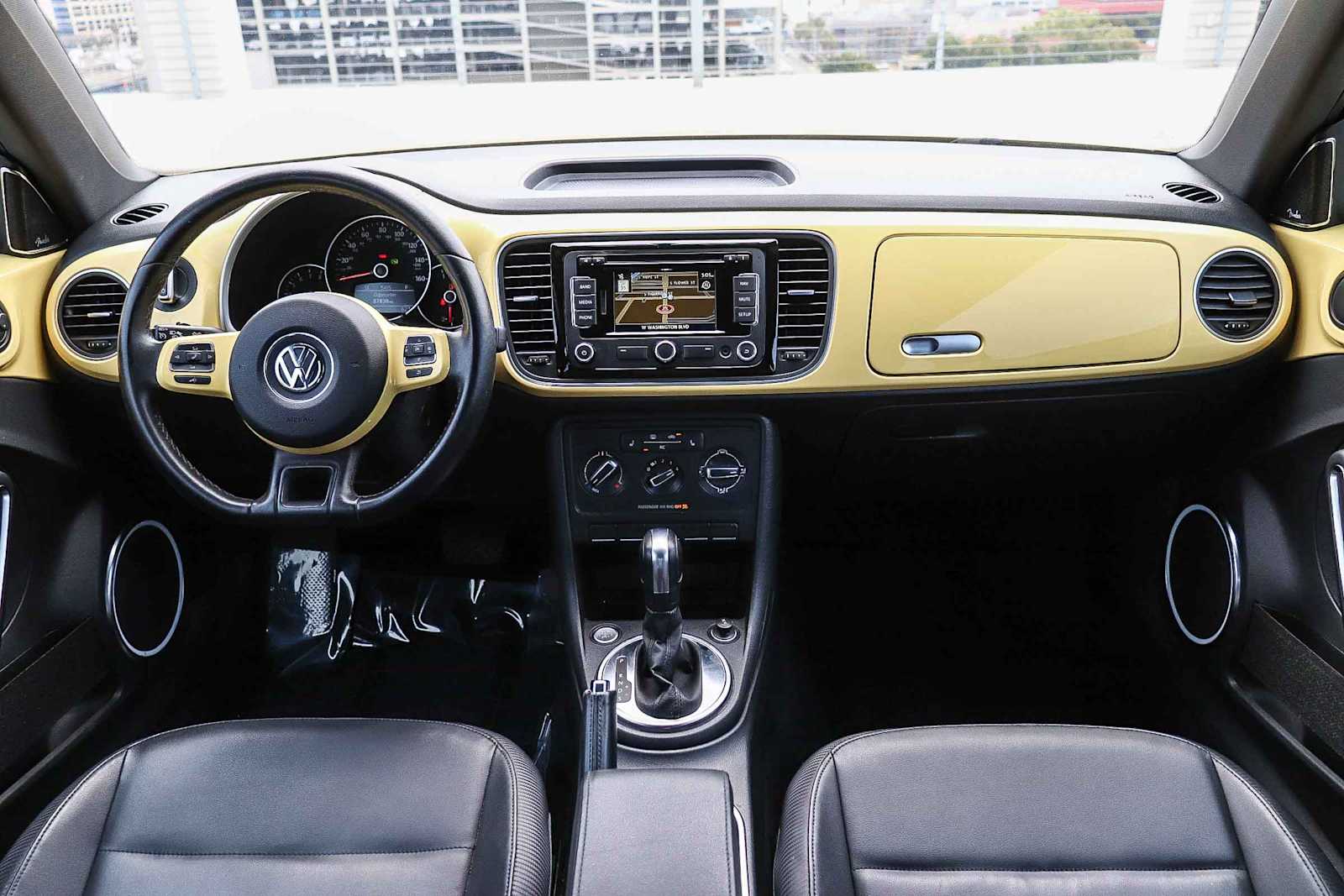 Thumbnail: 2012 Volkswagen Beetle - 16