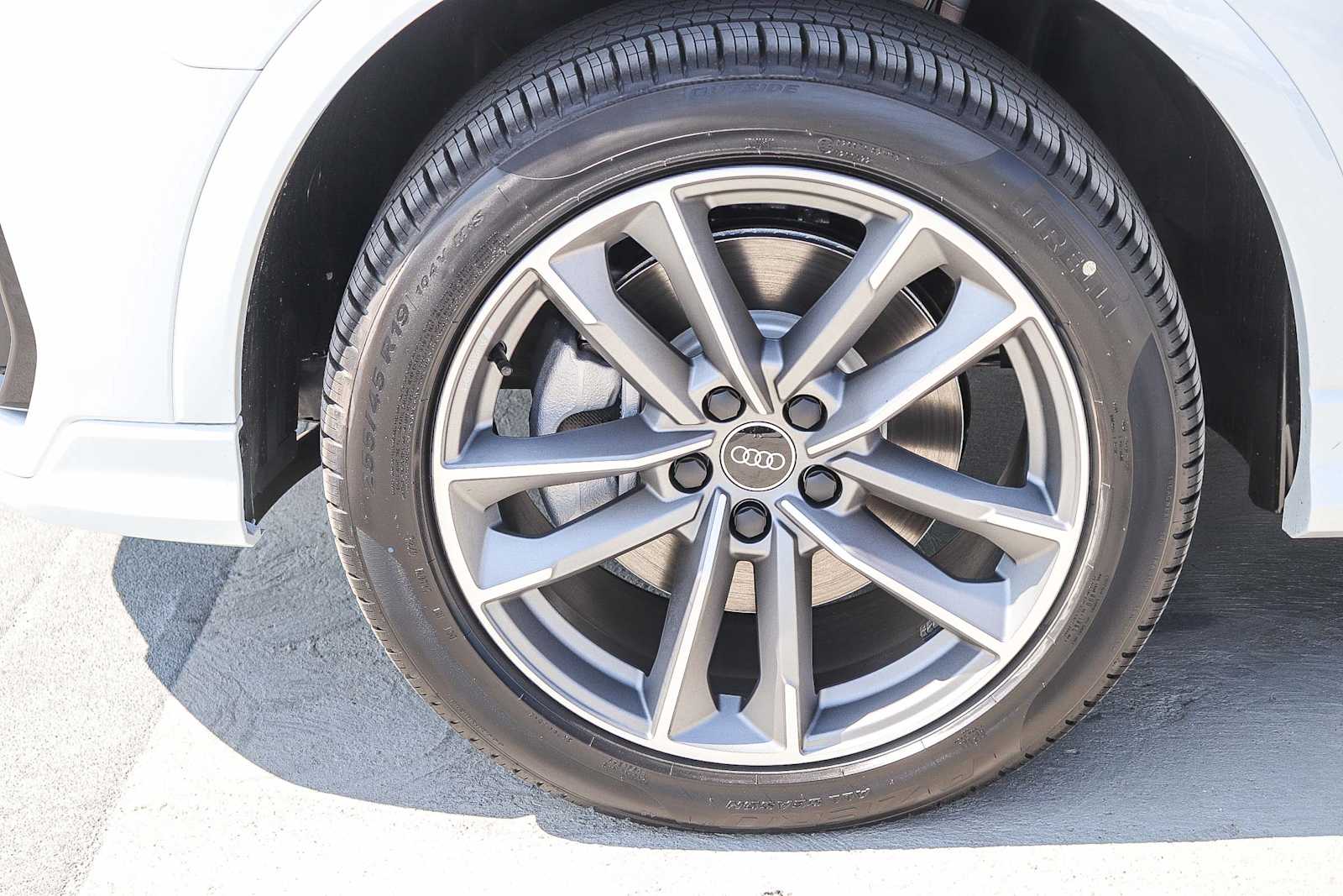 Thumbnail: 2025 Audi Q3 - 11