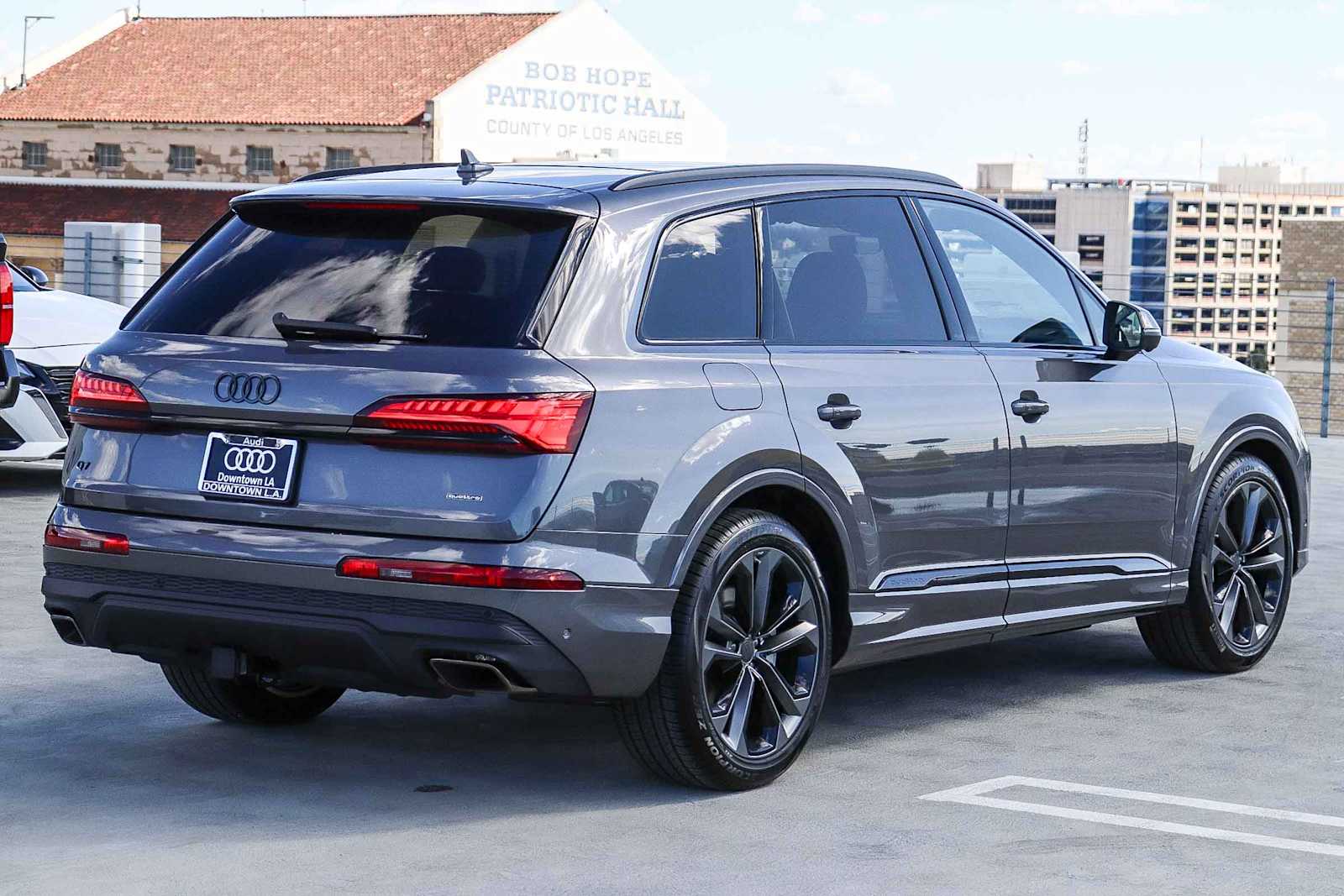 Thumbnail: 2026 Audi Q7 - 4