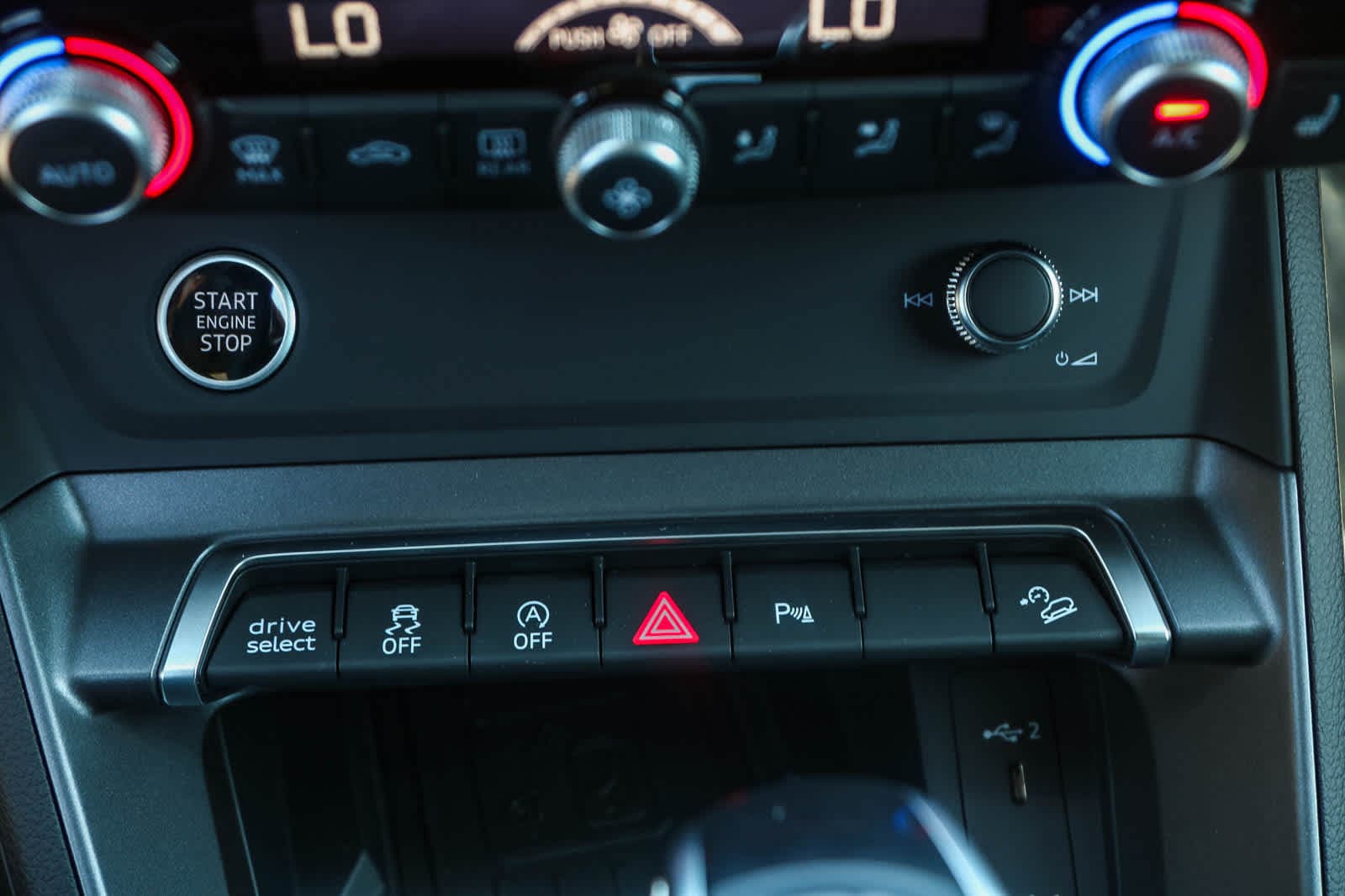 Thumbnail: 2025 Audi Q3 - 28