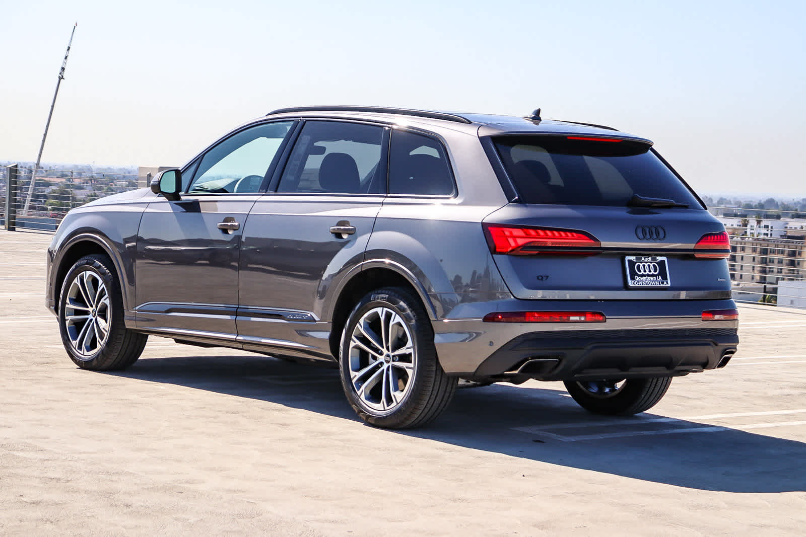 Thumbnail: 2026 Audi Q7 - 6