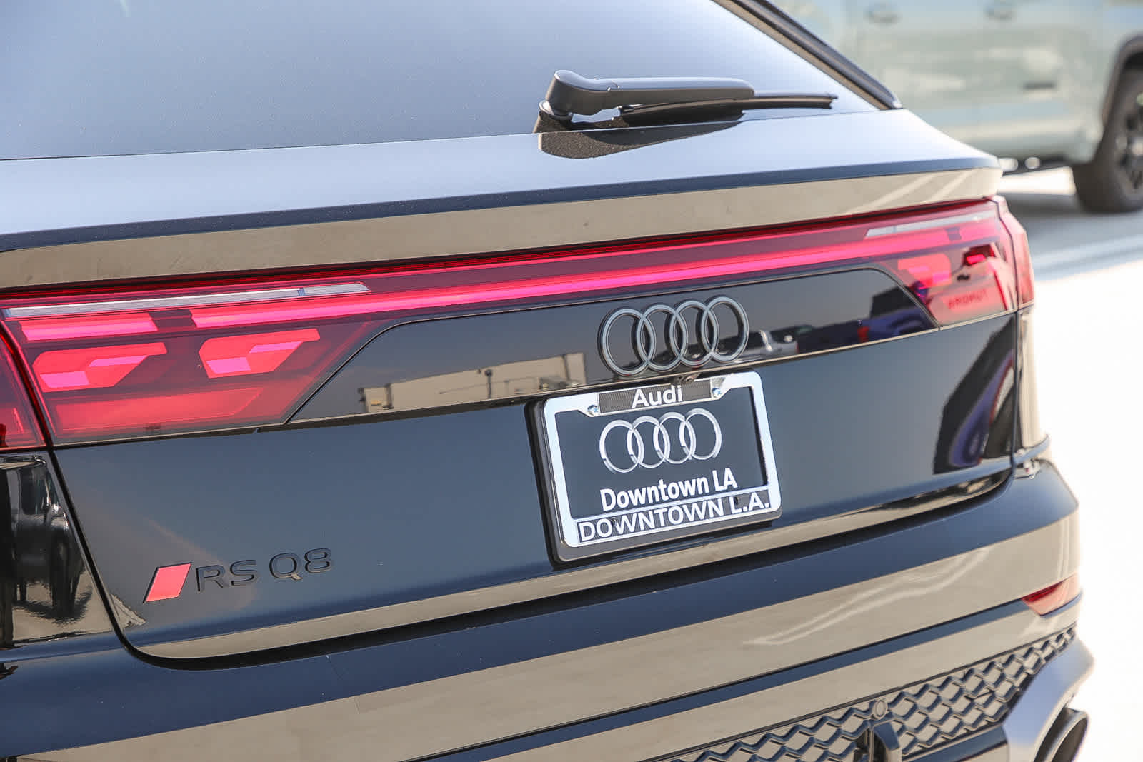 Thumbnail: 2025 Audi RS Q8 - 12