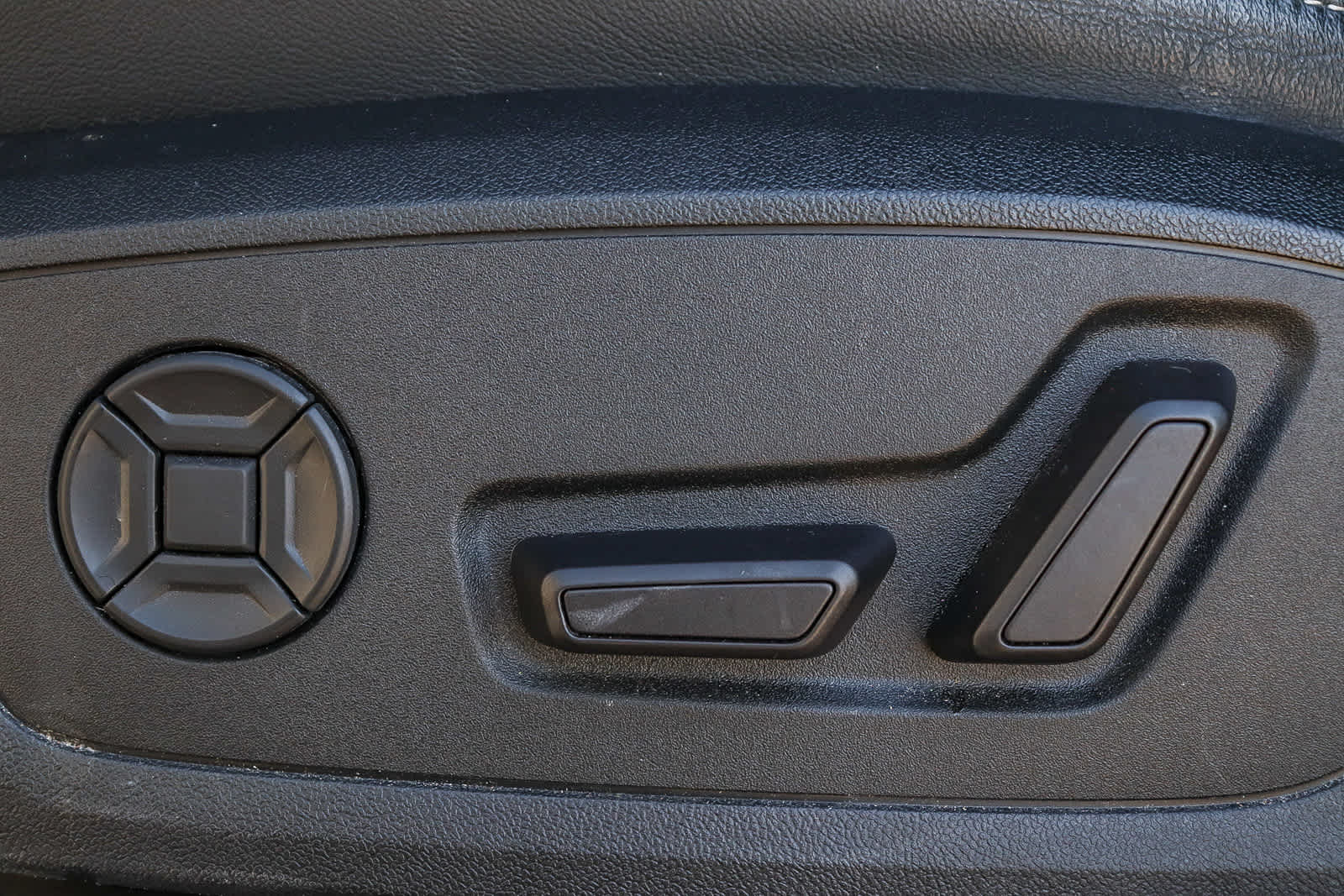 Thumbnail: 2023 Audi Q4 e-tron - 26